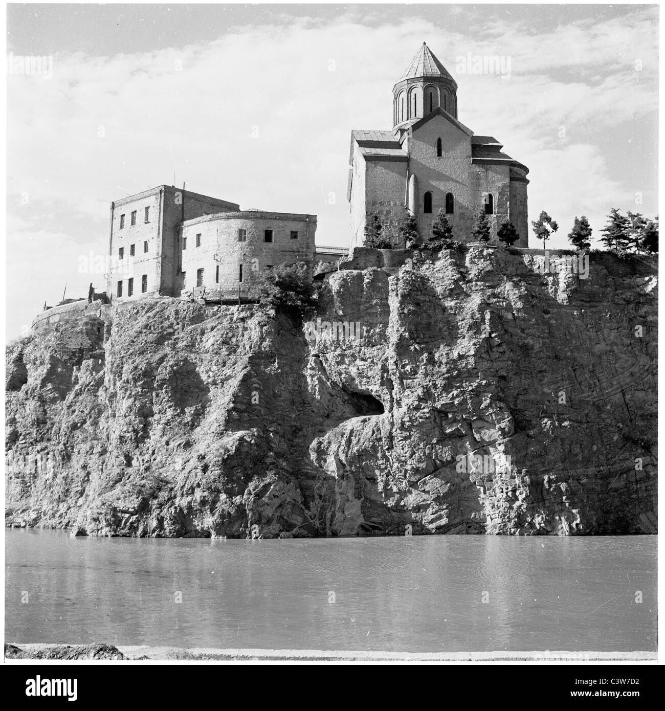 1950s. In this historical picture by J Allan Cash, an old prison and church on hill stands high above river, Tbilisi Georgia. Stock Photo