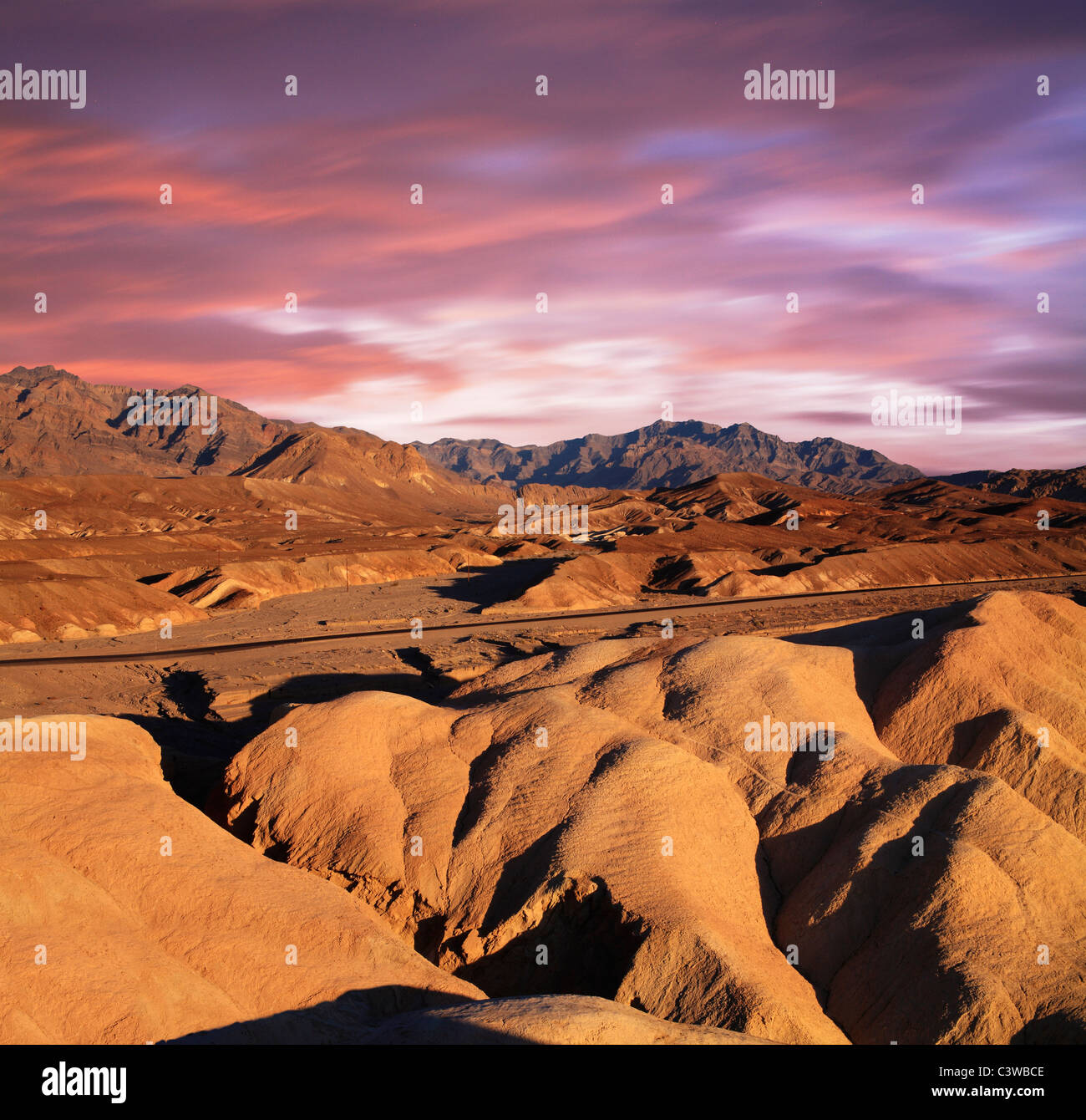 Highway of death desert storm hi-res stock photography and images - Alamy