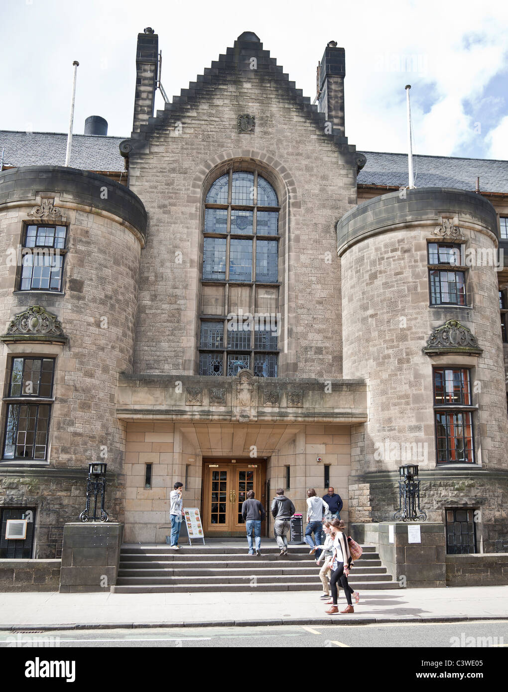 Students entering Glasgow University Union building, Scots Baronial Style, designed by Alan McNaughton, opened in1932. Stock Photo