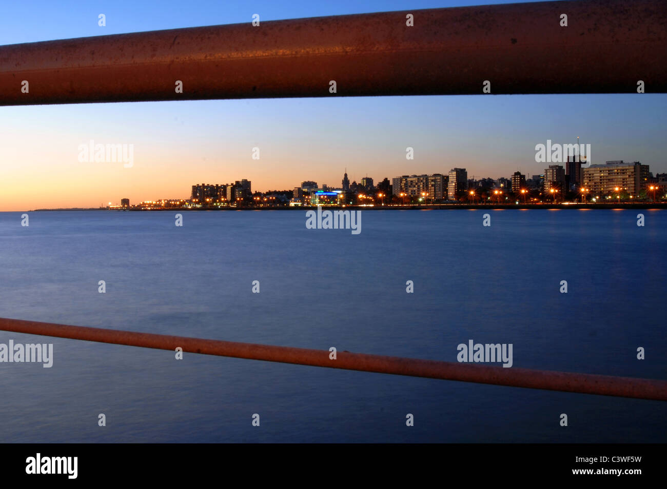 Sunset behind bridge hi-res stock photography and images - Alamy