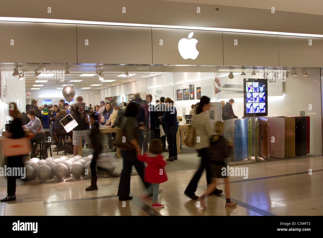 Apple store in dallas hi-res stock photography and images - Alamy