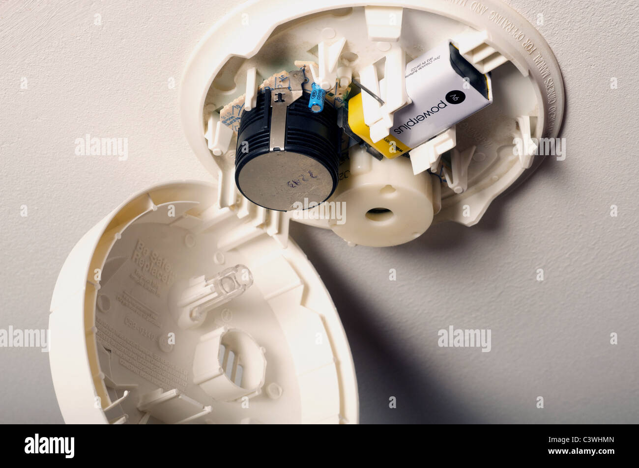 Smoke alarm battery hi-res stock photography and images - Alamy