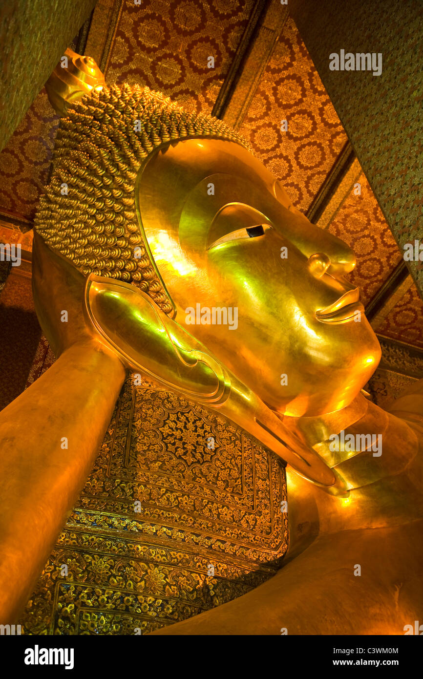 The reclining Buddha at Wat Pho temple, Bangkok, Thailand Stock Photo