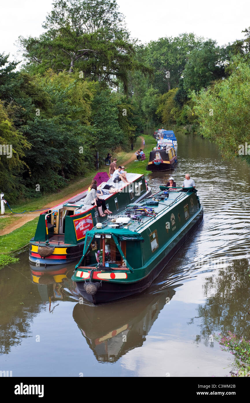 Two barges passing on the Oxford Union Canal at Rugby, Warwickshire, UK Stock Photo
