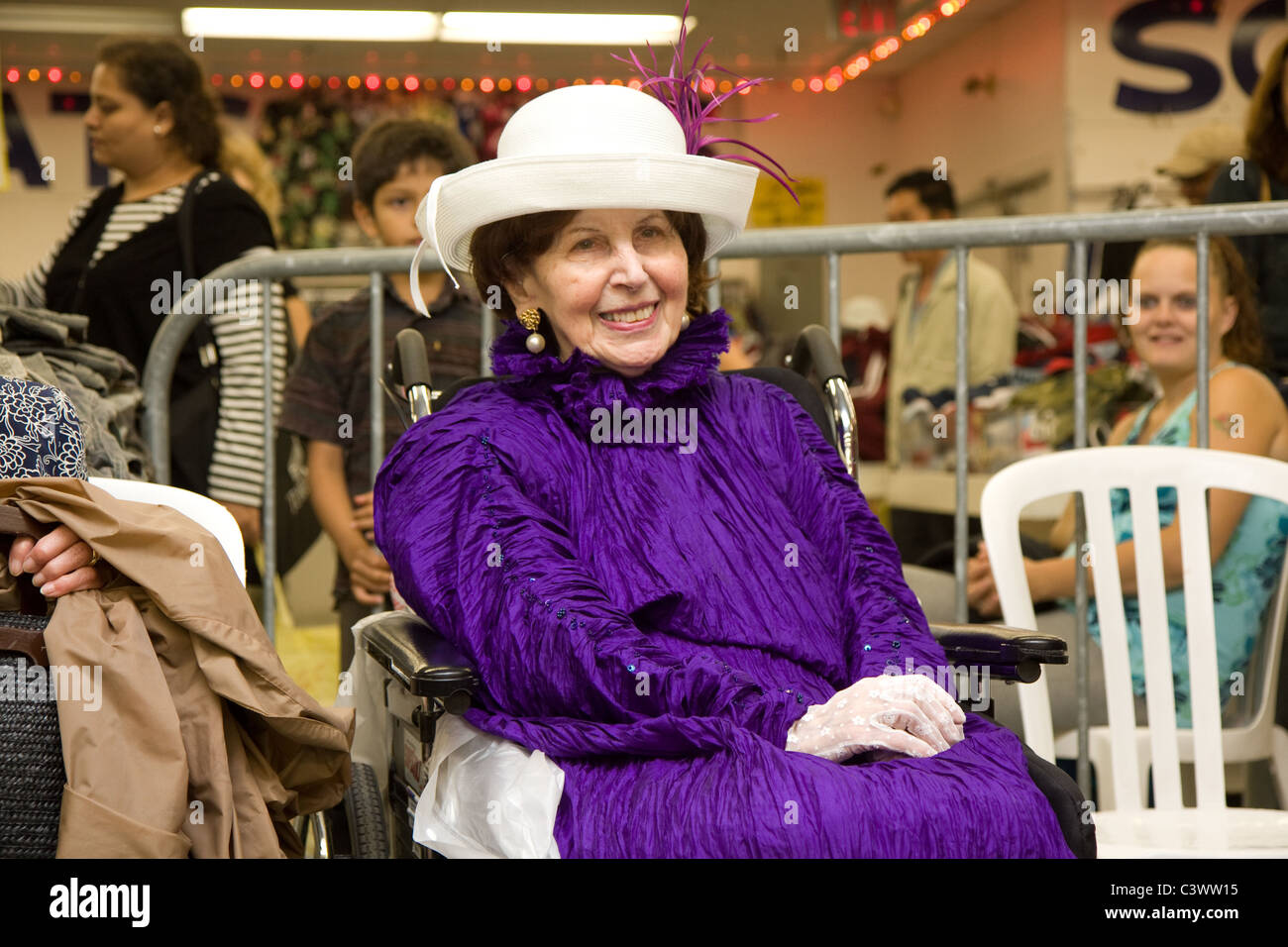 Old woman in wheelchair hi-res stock photography and images - Alamy