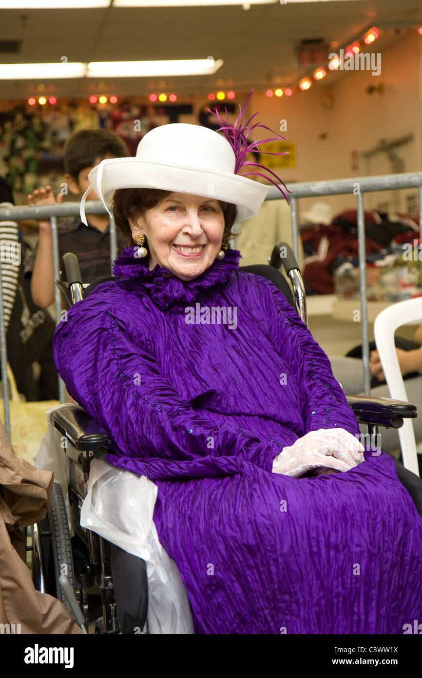 Old woman in wheelchair hi-res stock photography and images - Alamy