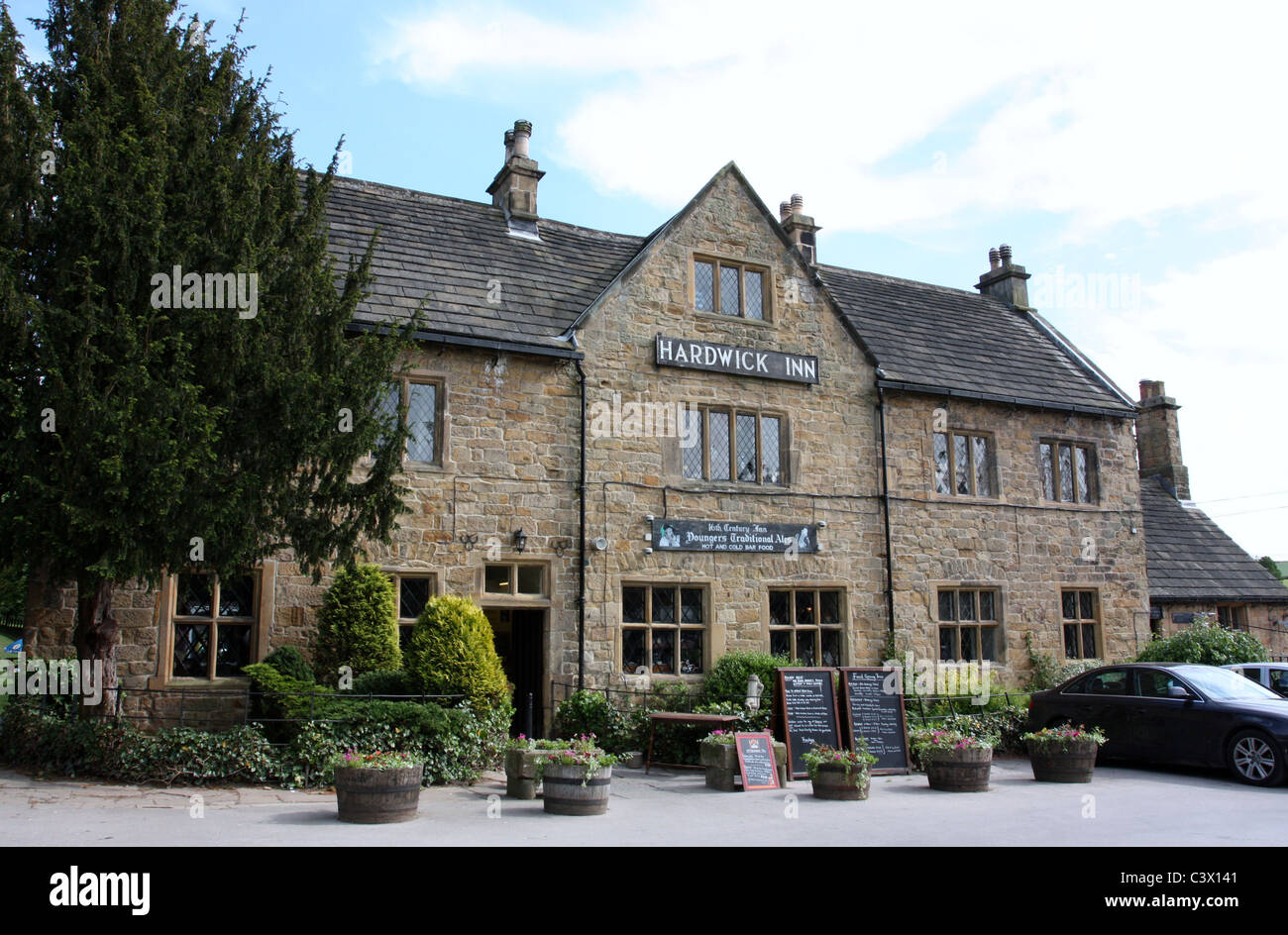 The Harwick Inn in Derbyshire situated on the south gate of Hardwick Hall Stock Photo
