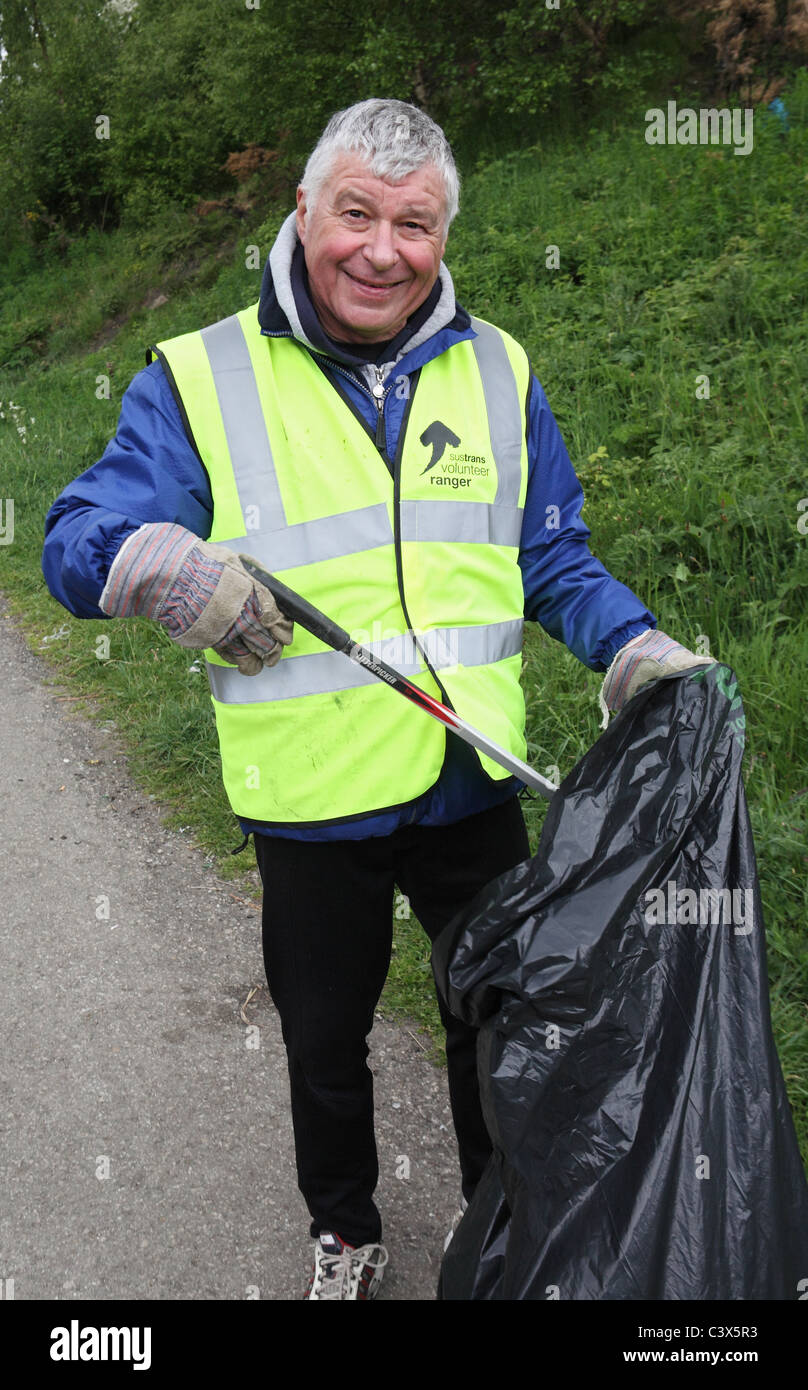 Sustrans volunteer ranger at work on the coast to coast c2c cycle track