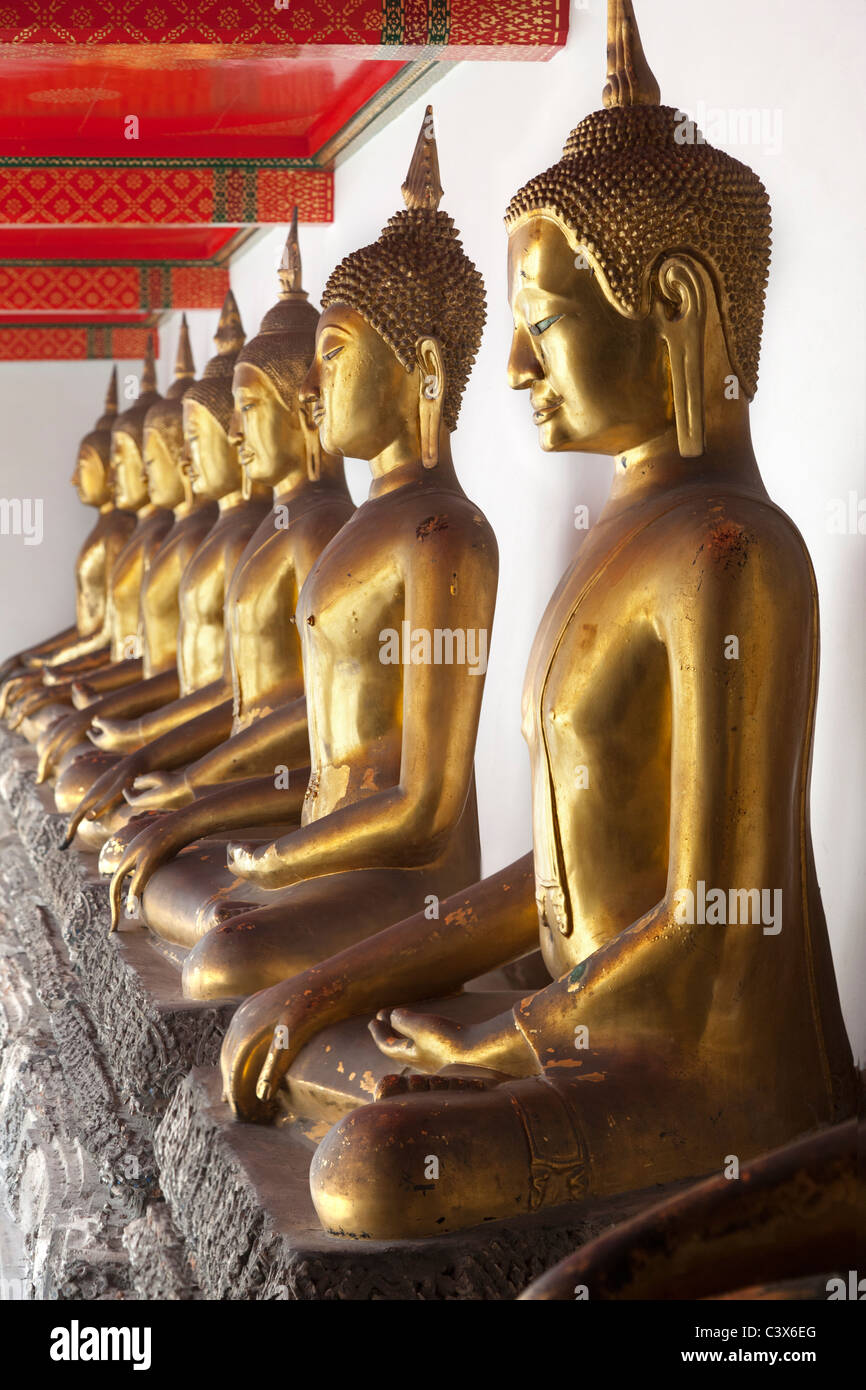 Wat Pho Temple, Bangkok - row of sitting Buddhas 5 Stock Photo
