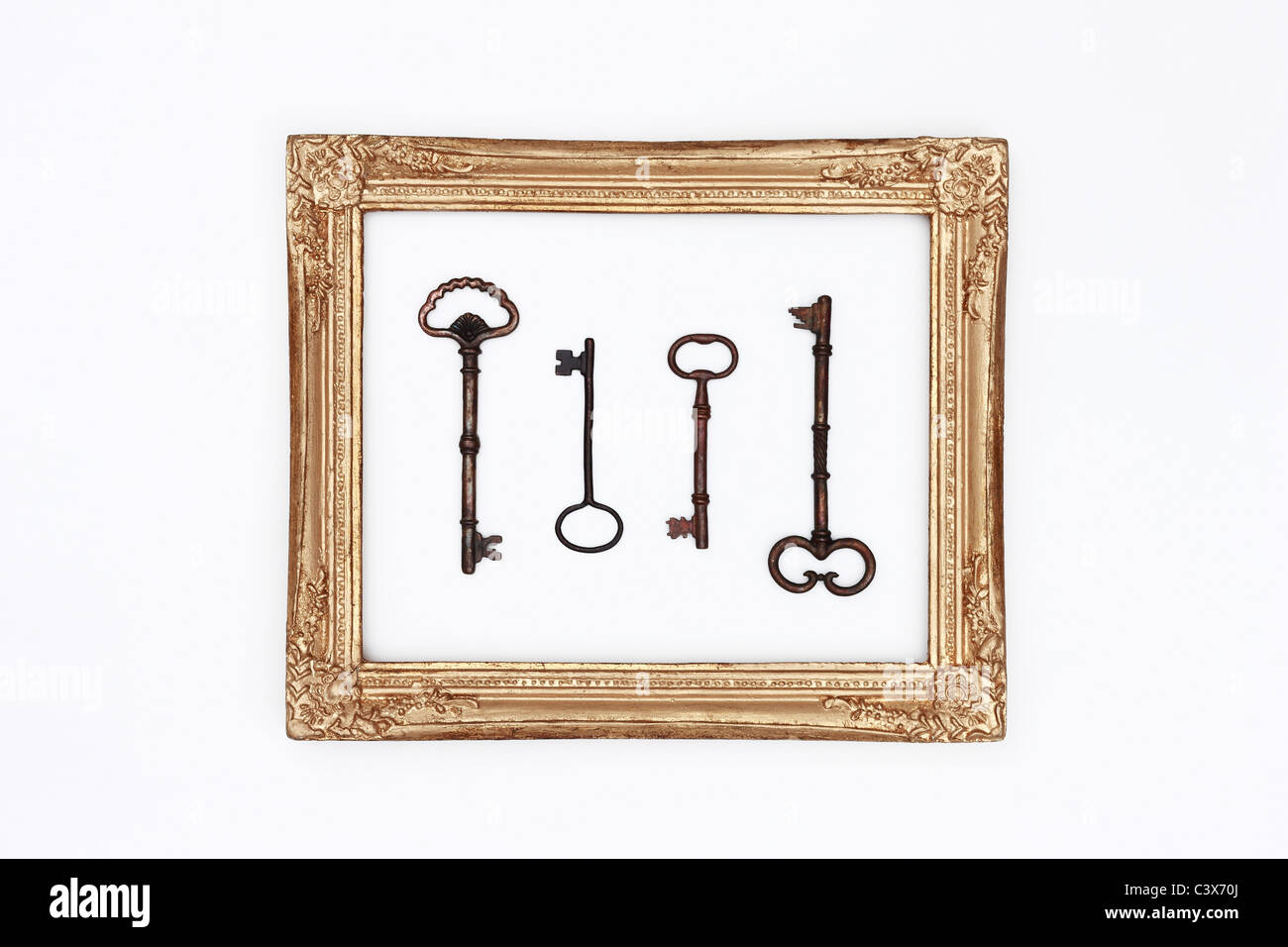 Gold frame cut out hi-res stock photography and images - Alamy