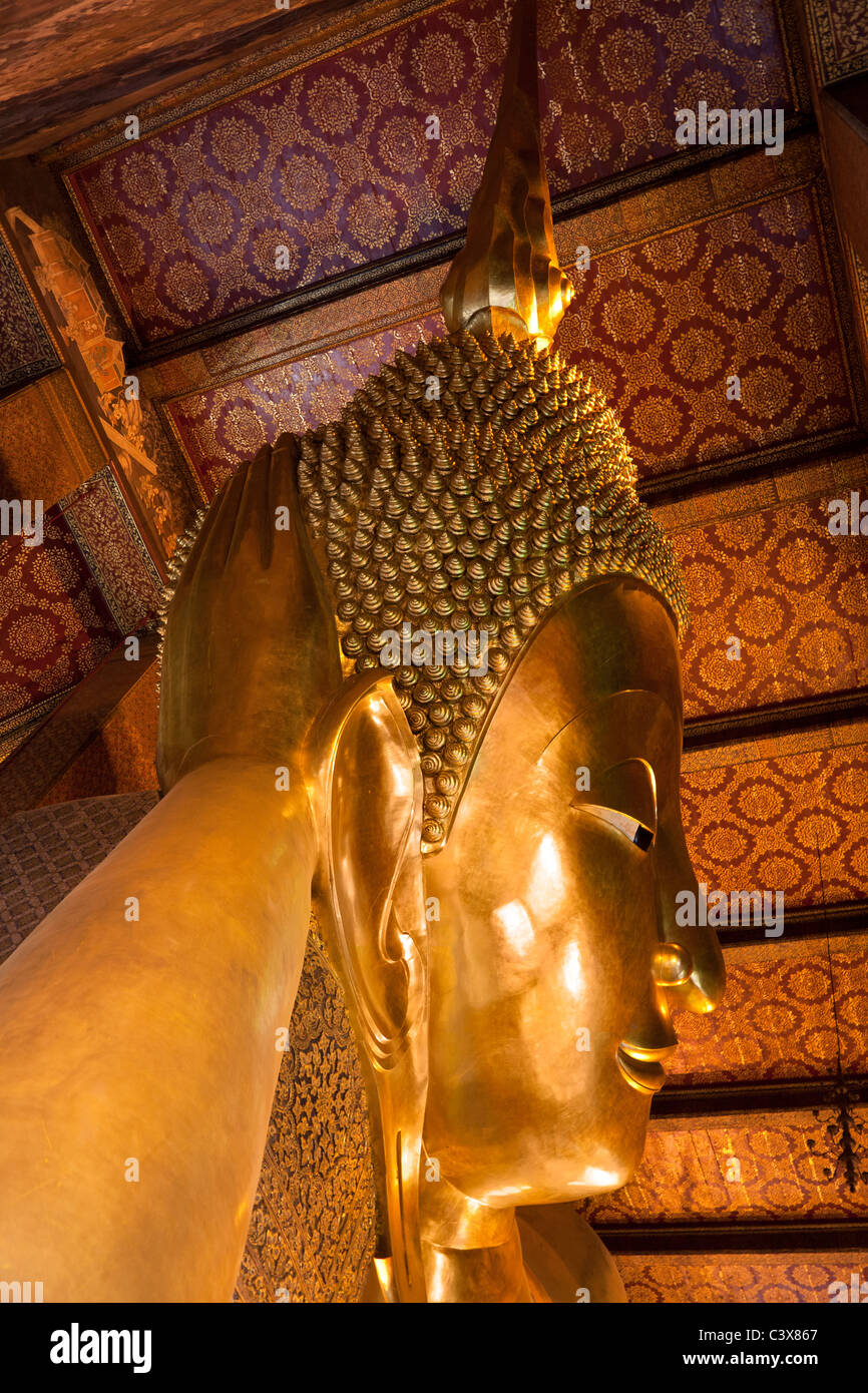 Wat Pho Temple, Bangkok - the reclining Buddha 2 Stock Photo - Alamy