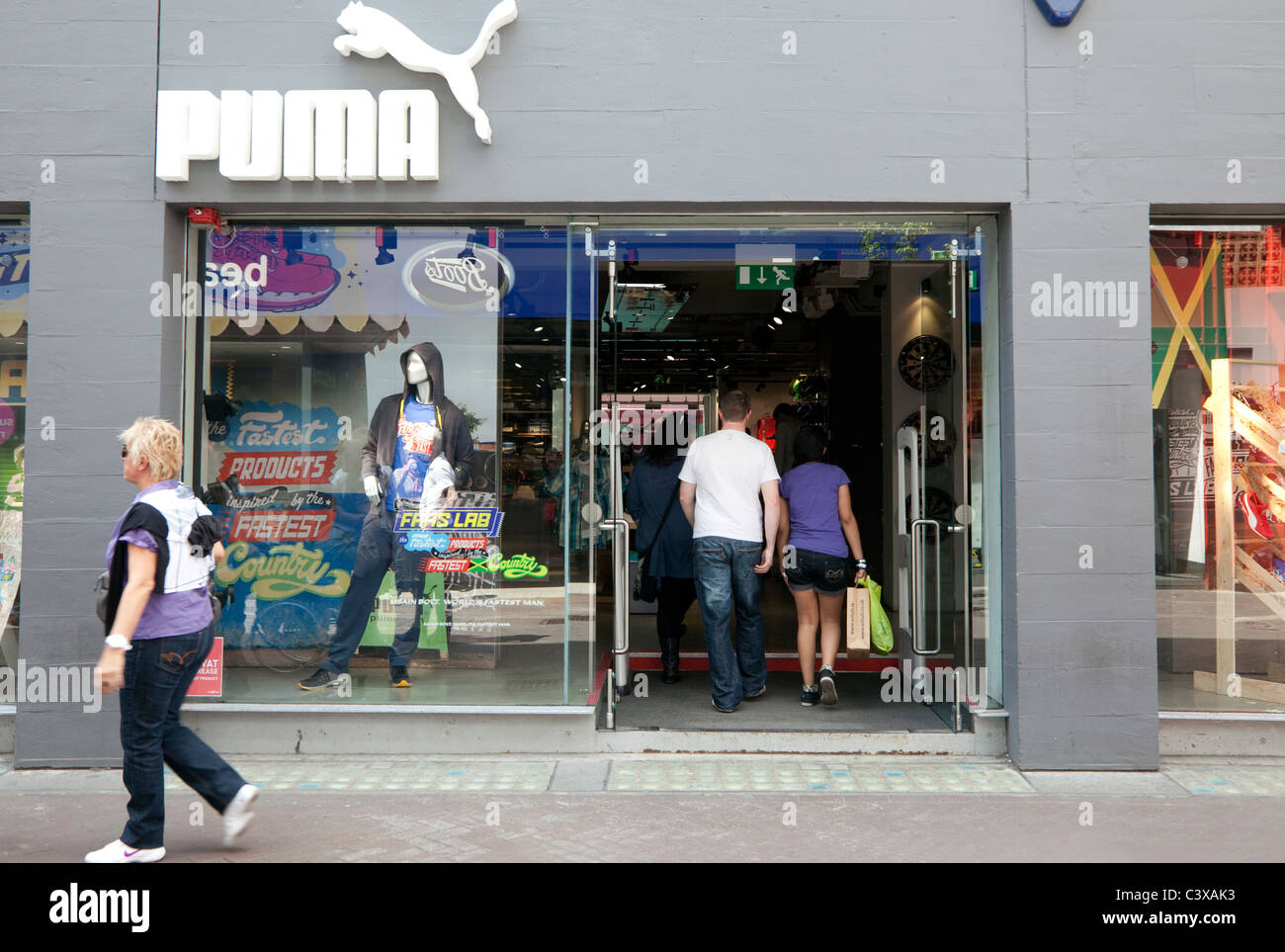 Puma store in Carnaby Street, Central London Stock Photo - Alamy