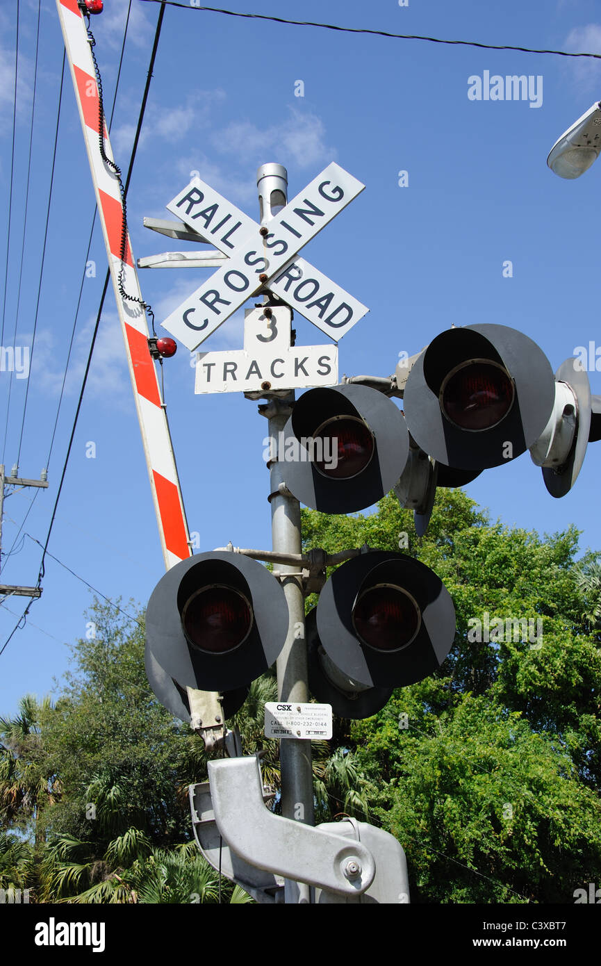 Railway Crossing Warning Lights High Resolution Stock Photography And Images Alamy Railway Crossing Warning Lights High Resolution Stock Photography And Images Alamy