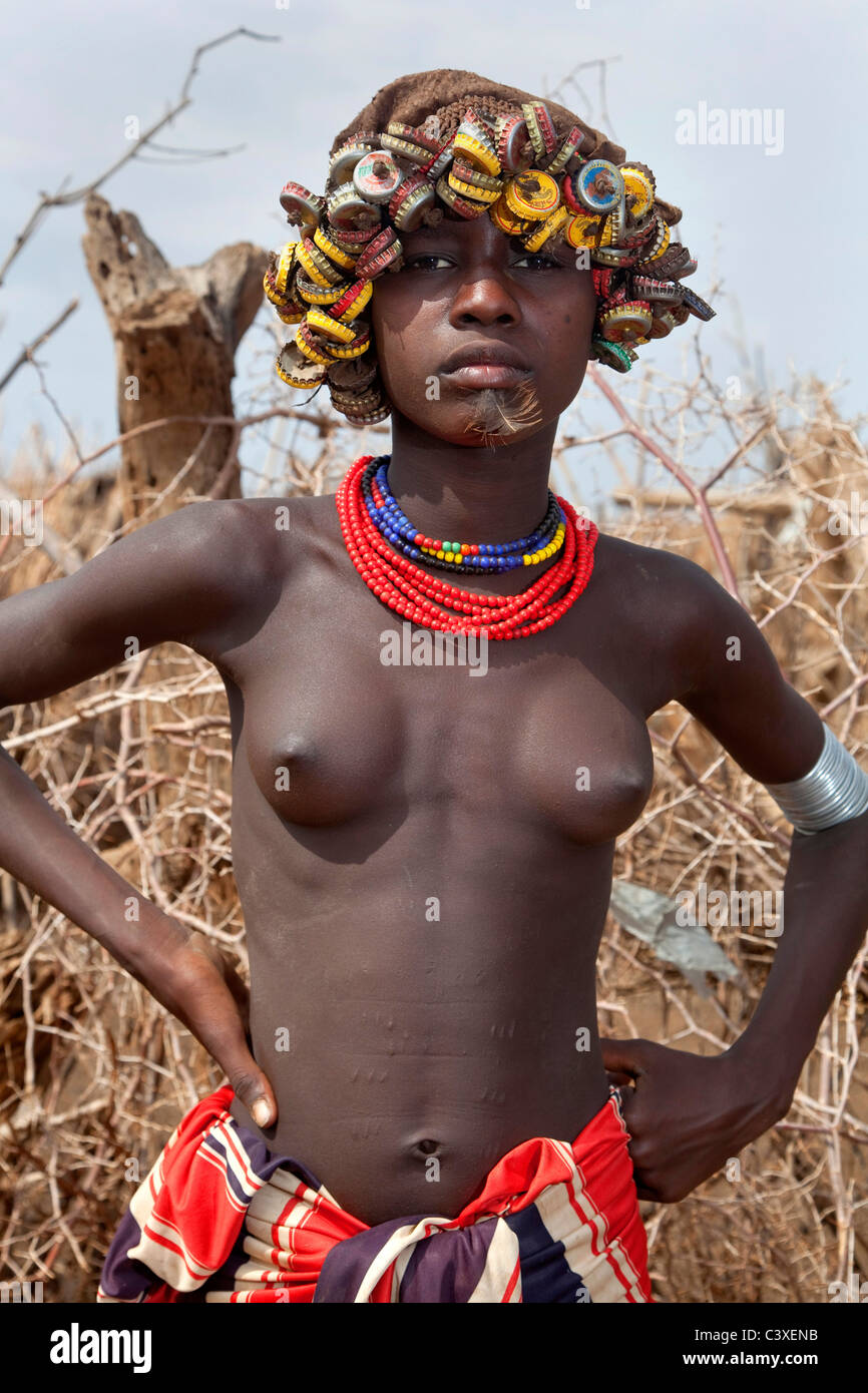 naked african girl Portrait of a Dassanech woman in Omorate along Omo river, Ethiopia, Africa.  Daasanach (or dasenach) people. Naked African young girl looking at camera  Stock Photo - Alamy