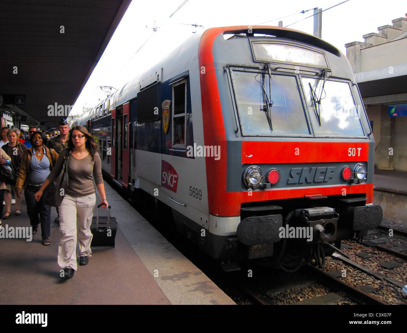 Paris, France, People on SNCF Train Platform of Paris Metro, RER Express  Train Station to Suburbs, Front Outside, tourists Stock Photo - Alamy