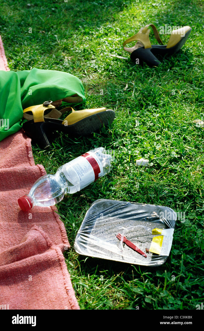 Weekend picnic at Maincafe on the banks of the river Main in German Frankfurt. Stock Photo