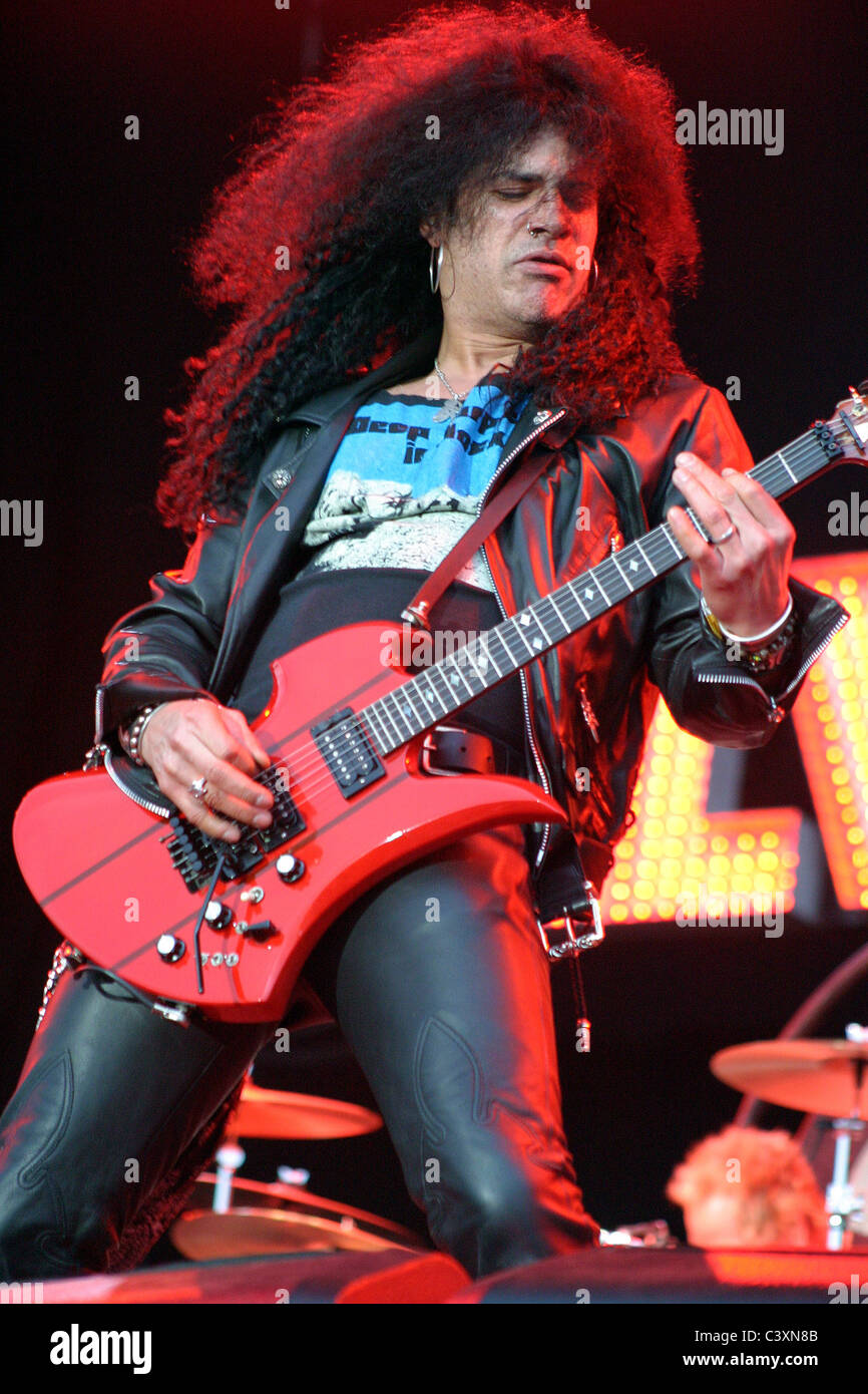 Former Guns n Roses guitarist Slash plays with Velvet Revolver during Download Festival at Donington Park, England Stock Photo