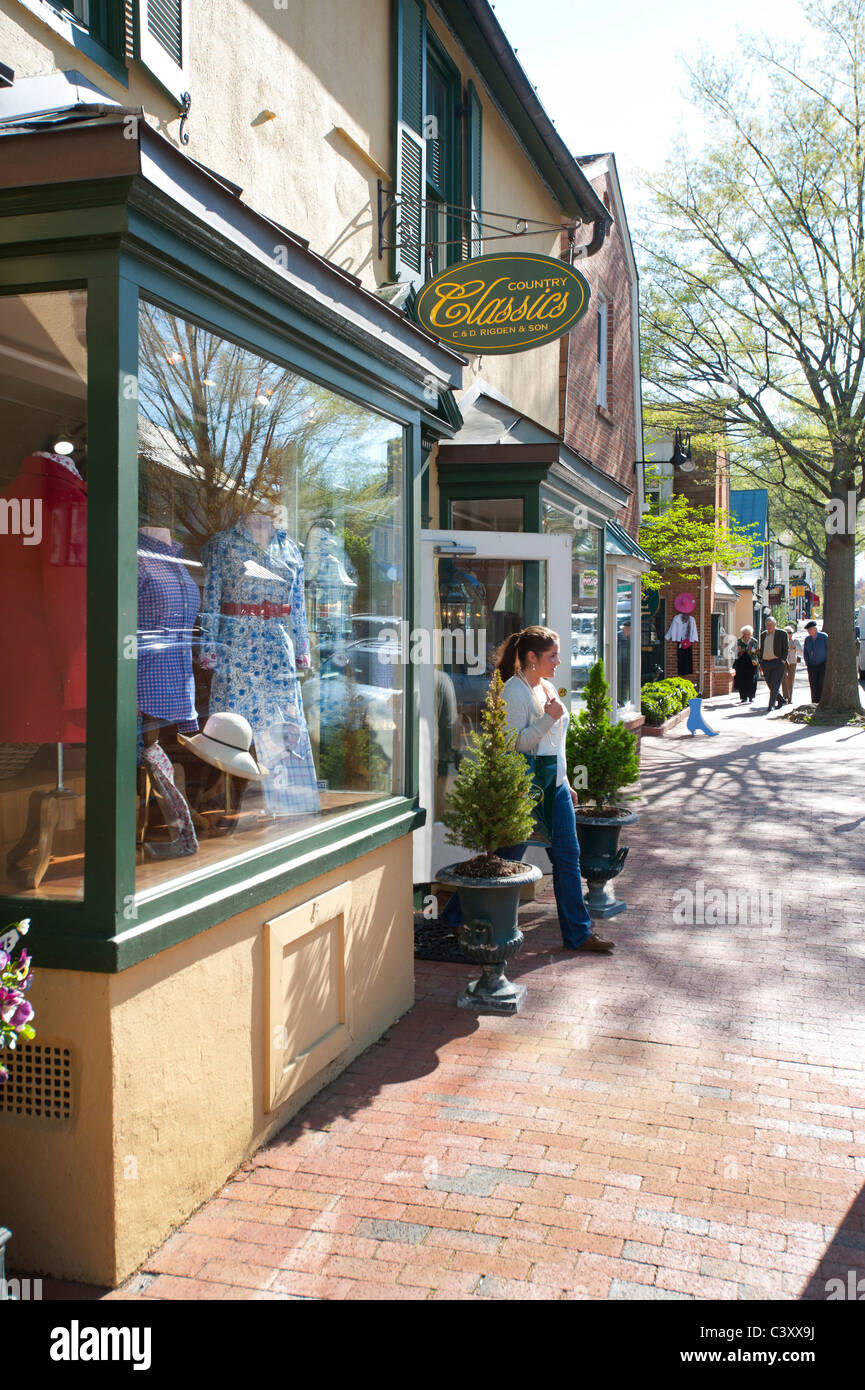 USA Virginia VA Middleburg shopping Washington Street Stock Photo Alamy