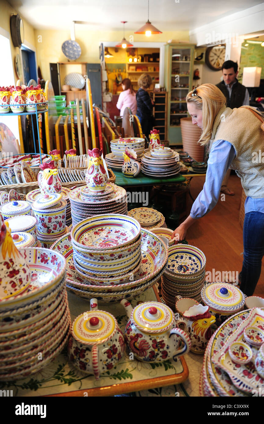 USA Virginia VA Middleburg Loudon County Shopping - Créme de la Créme - Italian ceramics pottery dishes Stock Photo