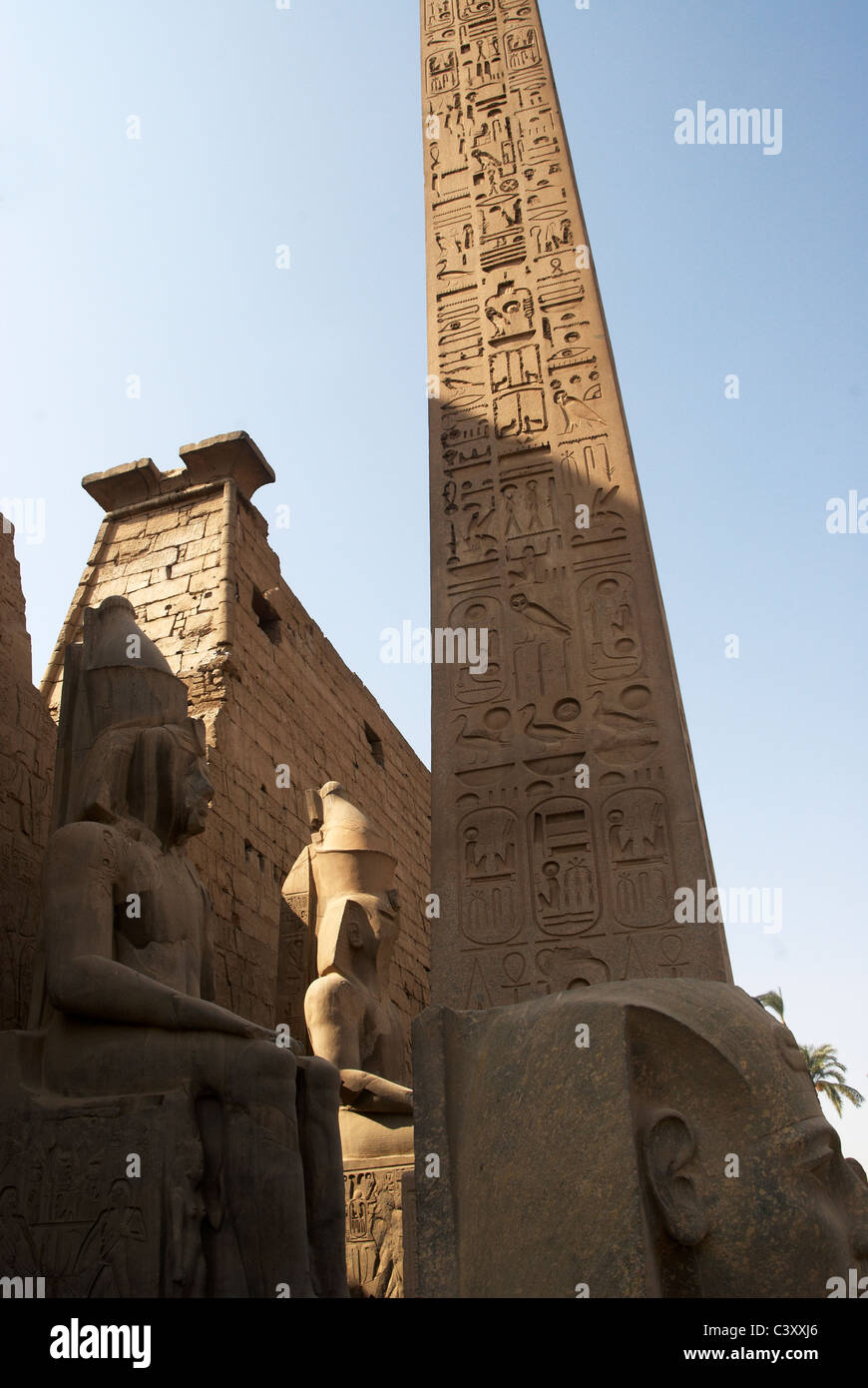 Ramses statues Luxor Temple obelisk Stock Photo - Alamy
