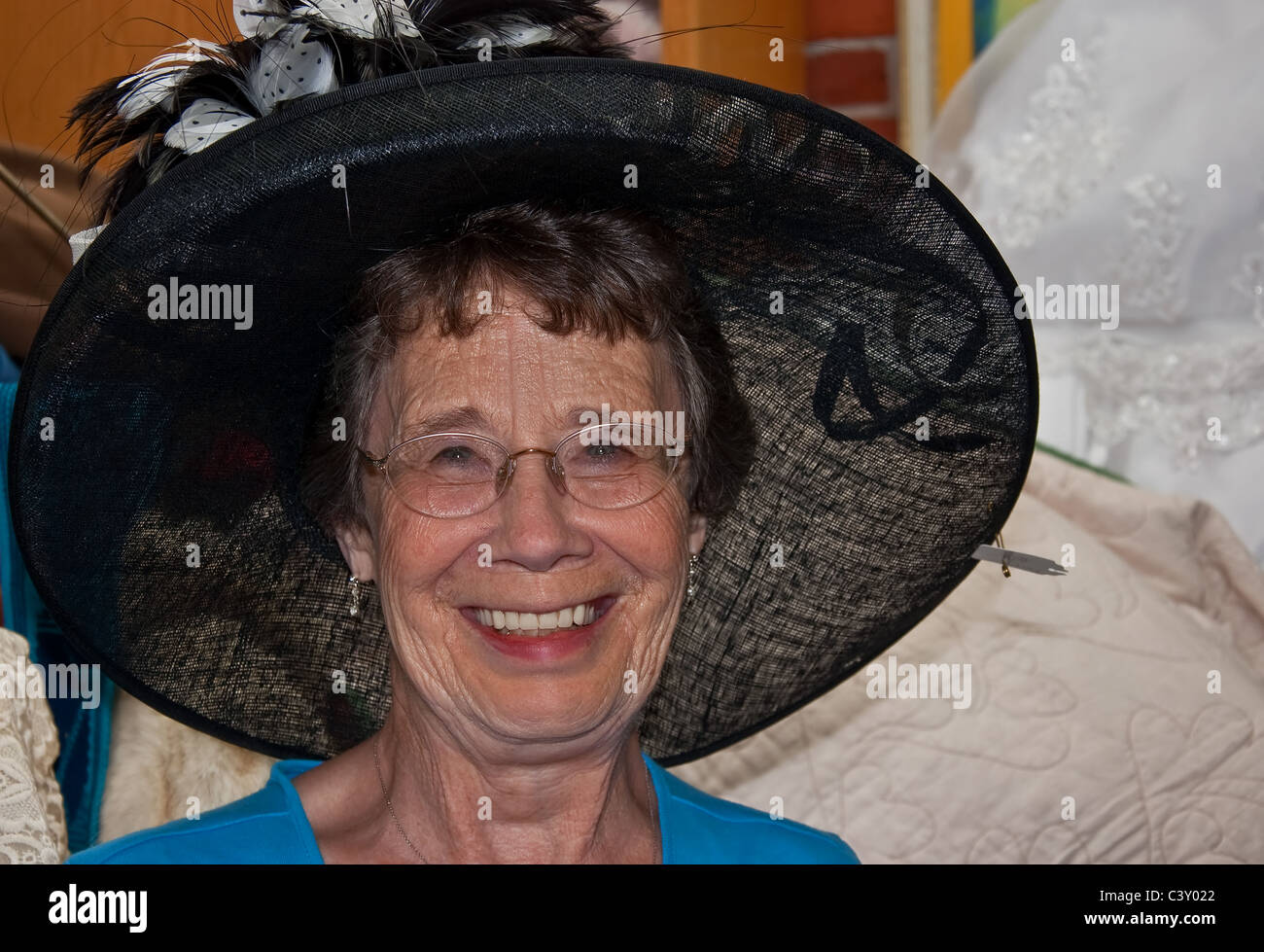 Elderly woman wearing vintage hat hi-res stock photography and images -  Alamy
