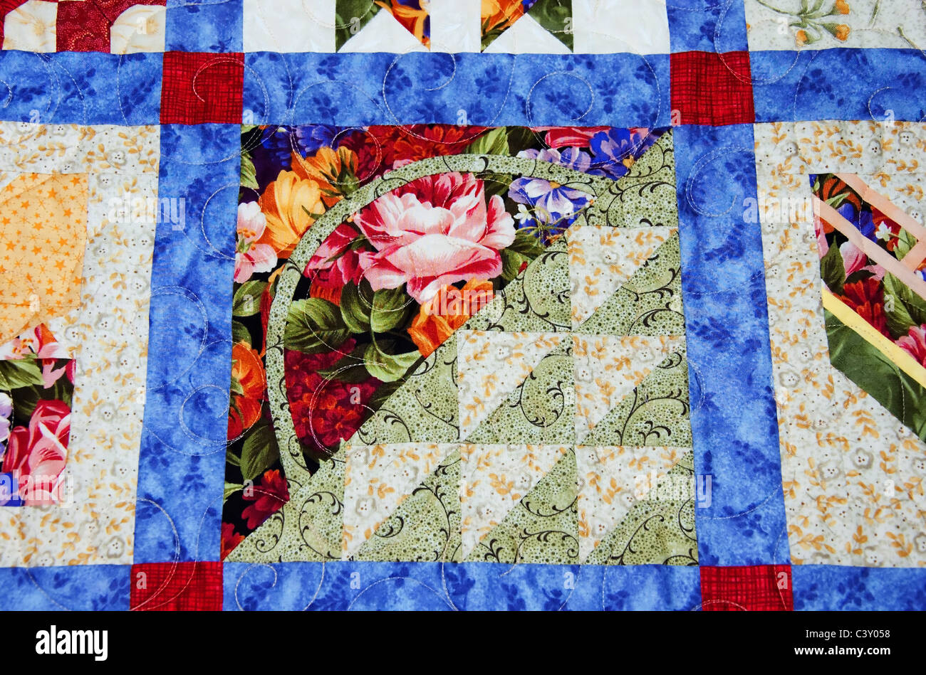 Roses quilt hi-res stock photography and images - Alamy