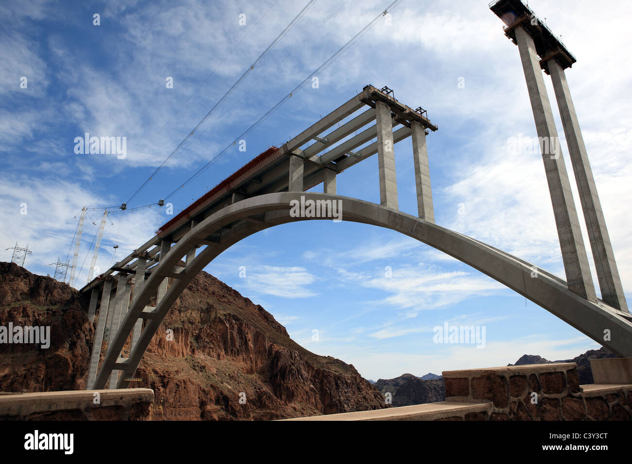 Hoover Dam, construction of the Mike O’Callaghan – Pat Tillman Memorial Bridge which forms a major part of the bypass Stock Photo