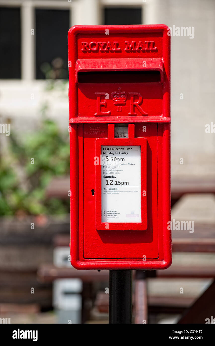 british-letter-box-hi-res-stock-photography-and-images-alamy
