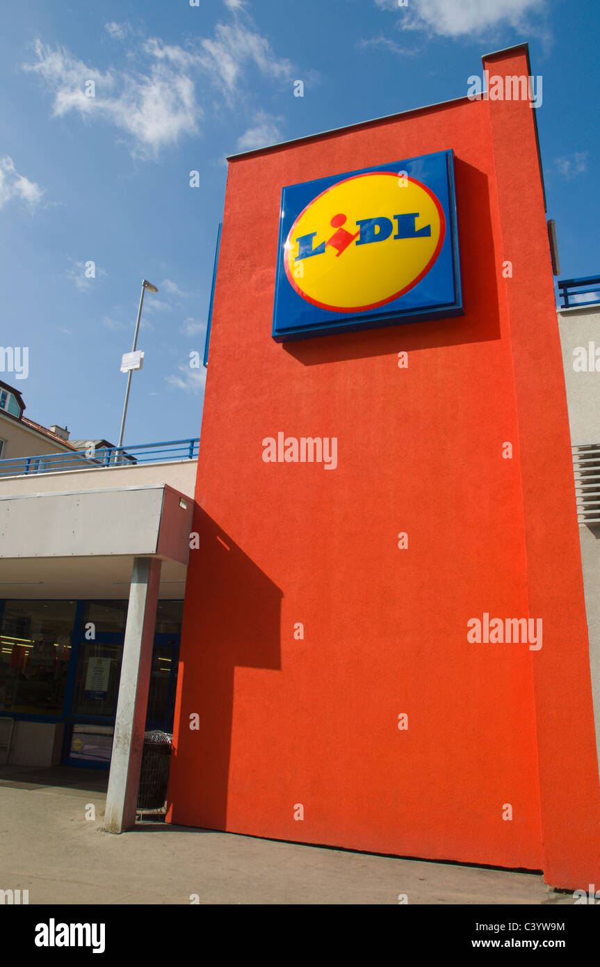Lidl supermarket chain shop at Ohrada junction along Konevova street Zizkov  district Prague Czech Republic Europe Stock Photo - Alamy