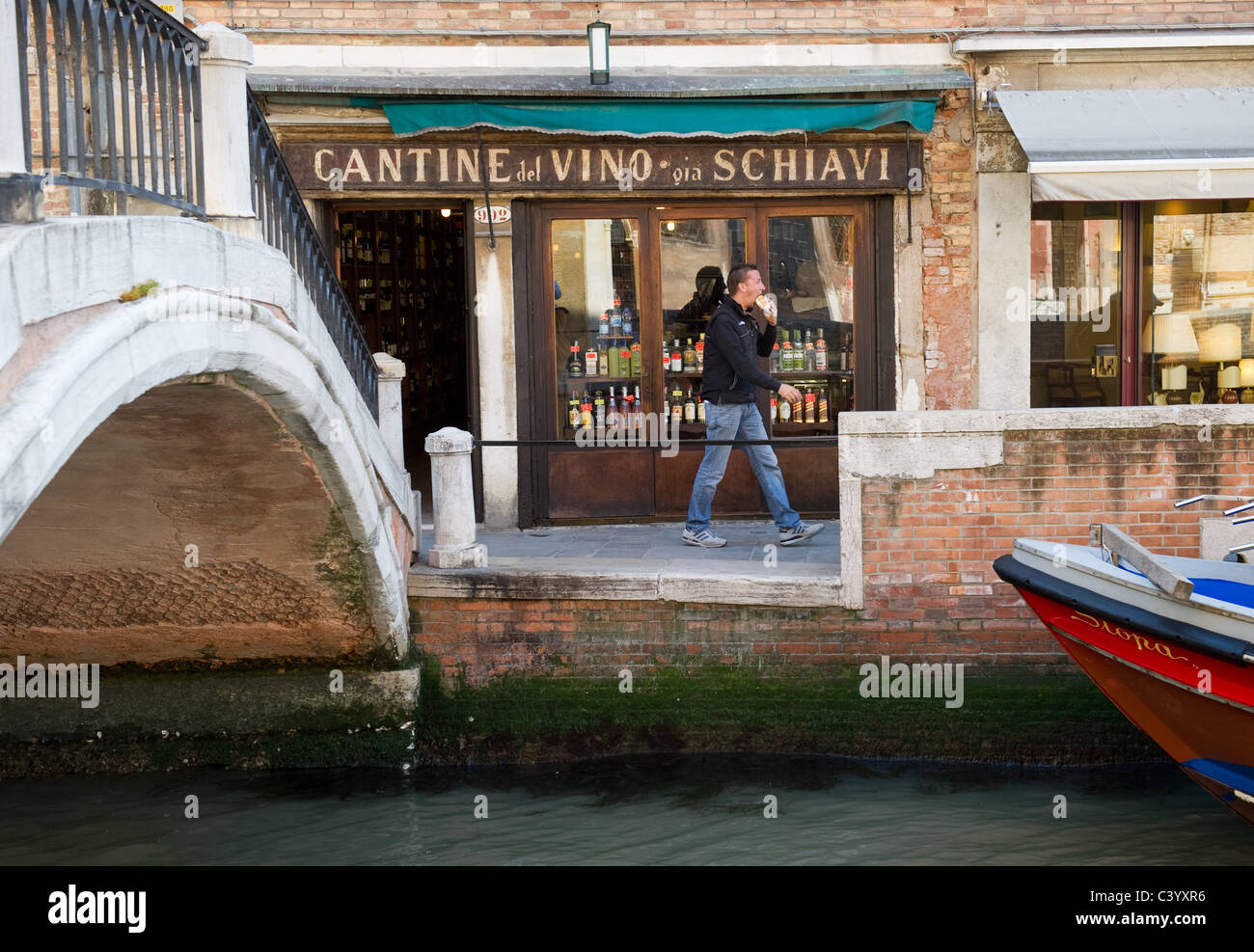 A wine shop in Venice Italy Stock Photo Alamy