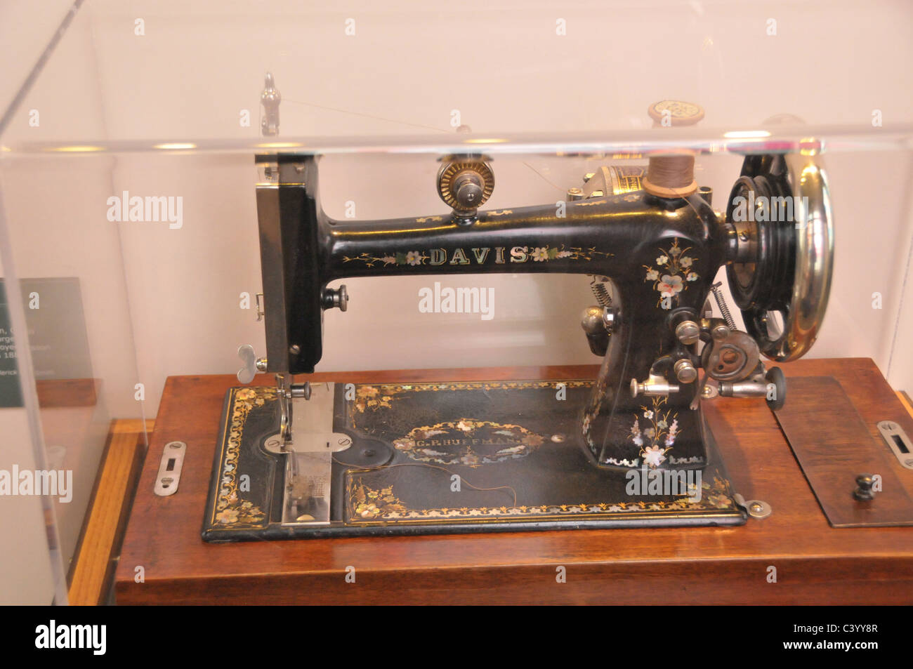 Sewing machine 1890 hi-res stock photography and images - Alamy