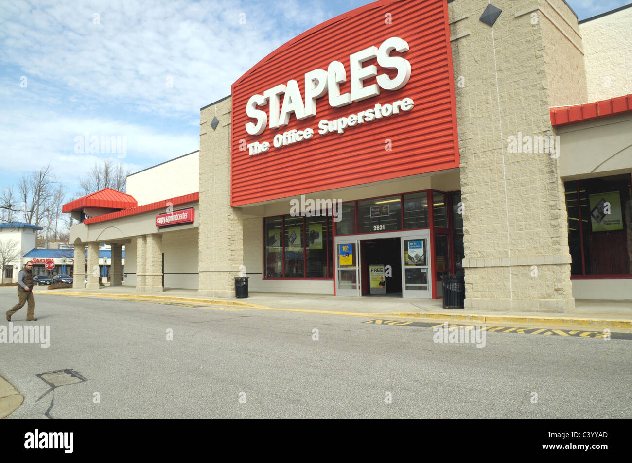 A Staples retail location in Maryland Stock Photo - Alamy