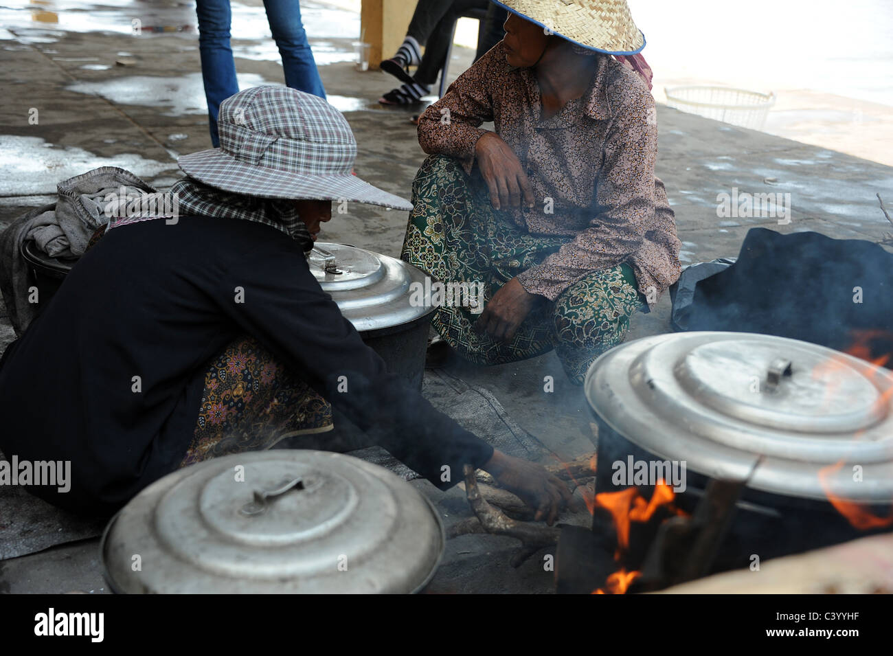 Woman cooking freshly caught crabs in Kep Crab market, Southern Cambodia. Stock Photo