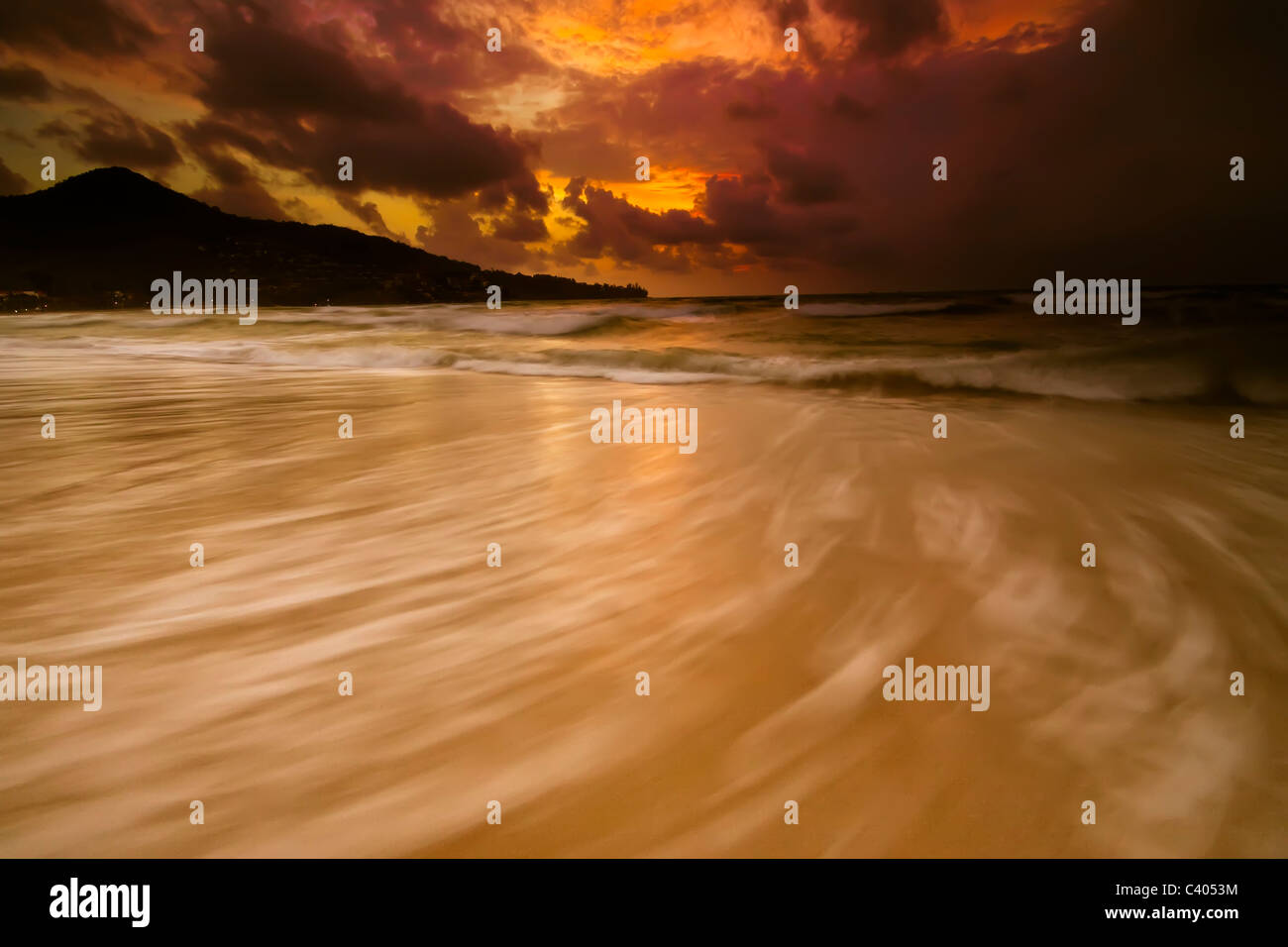 Colorful cloud sunset beach hi-res stock photography and images - Alamy