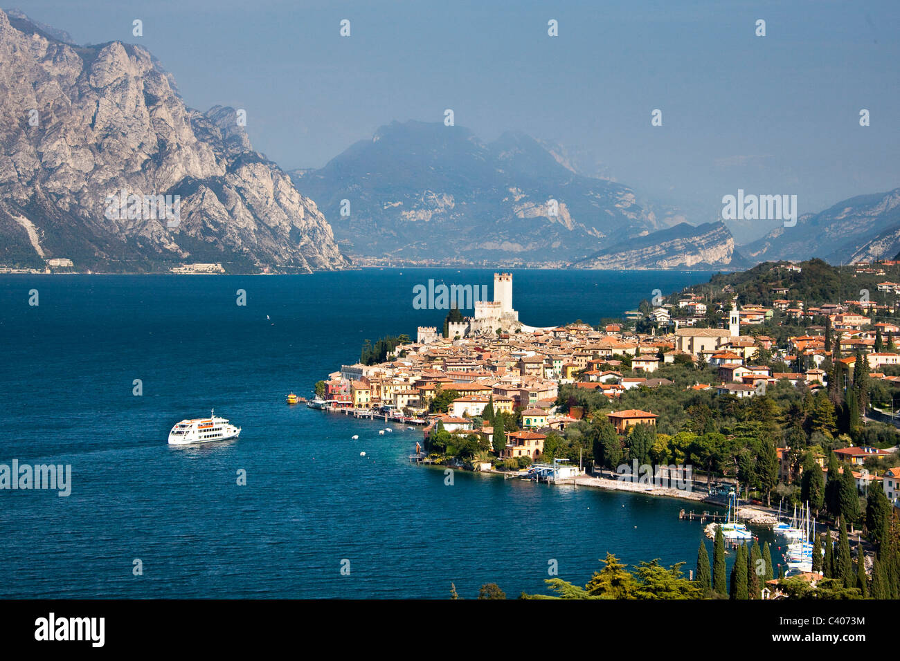 Garda lake hi-res stock photography and images - Alamy