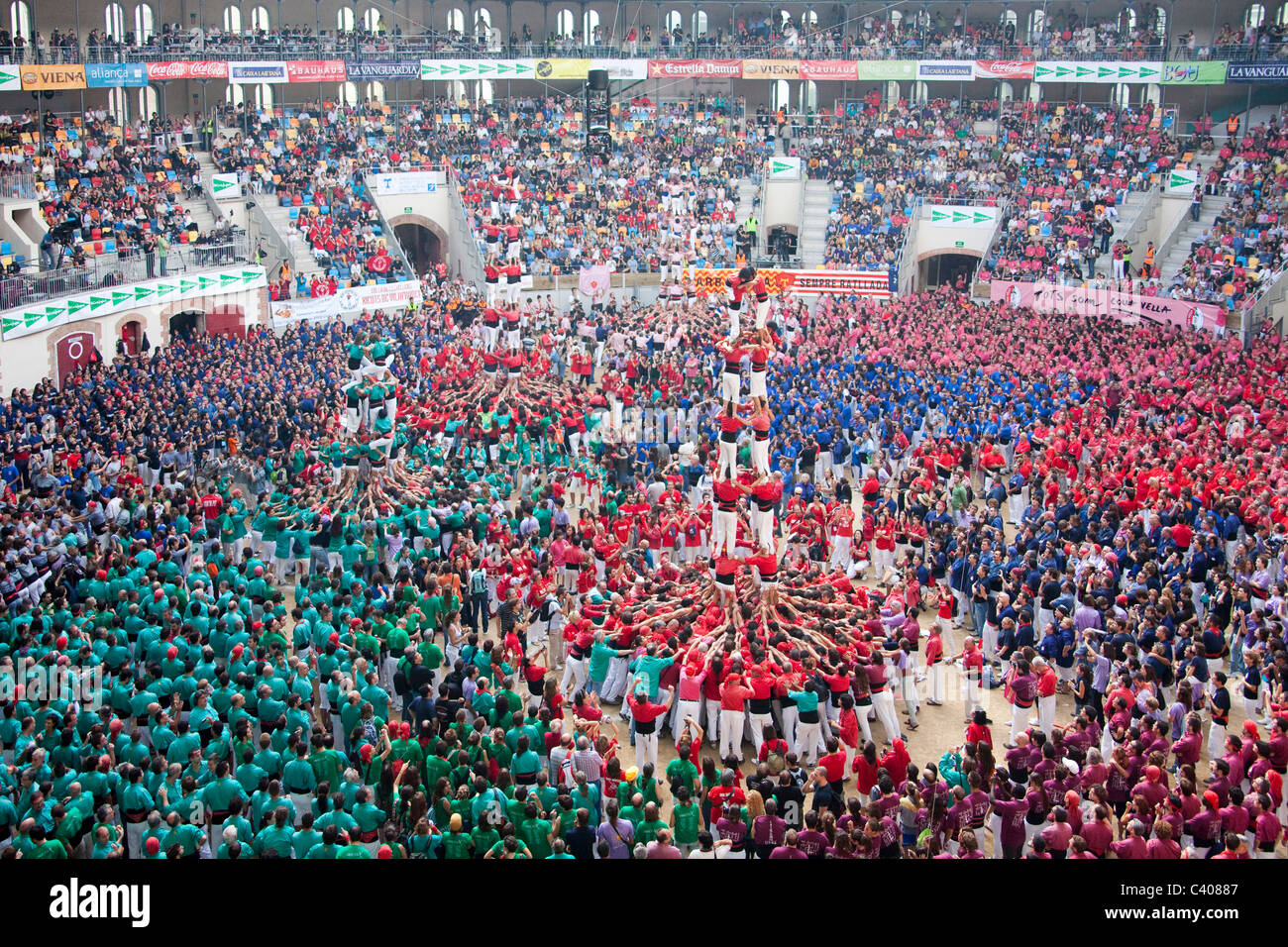 Spanien, Europa, Tarragona, Catalonia, stadium, Castellers, festival, human pyramid, masses, Castells, tradition Stock Photo