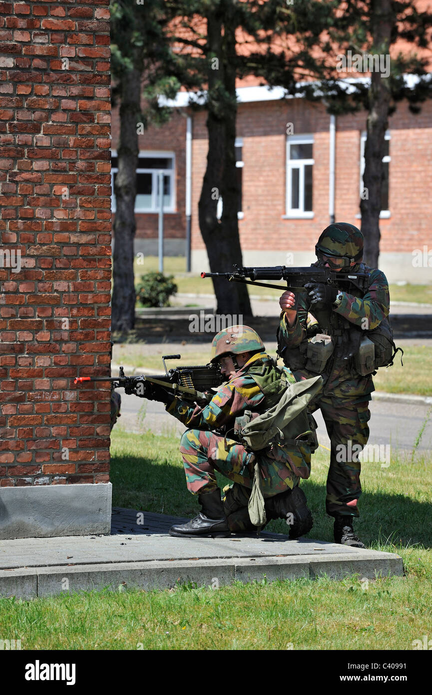 Soldier with FN Minimi machine gun firing in street during demonstration at open day of the Belgian army, Leopoldsburg, Belgium Stock Photo