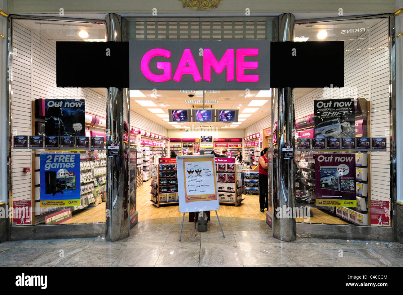 Game store front hi-res stock photography and images - Alamy