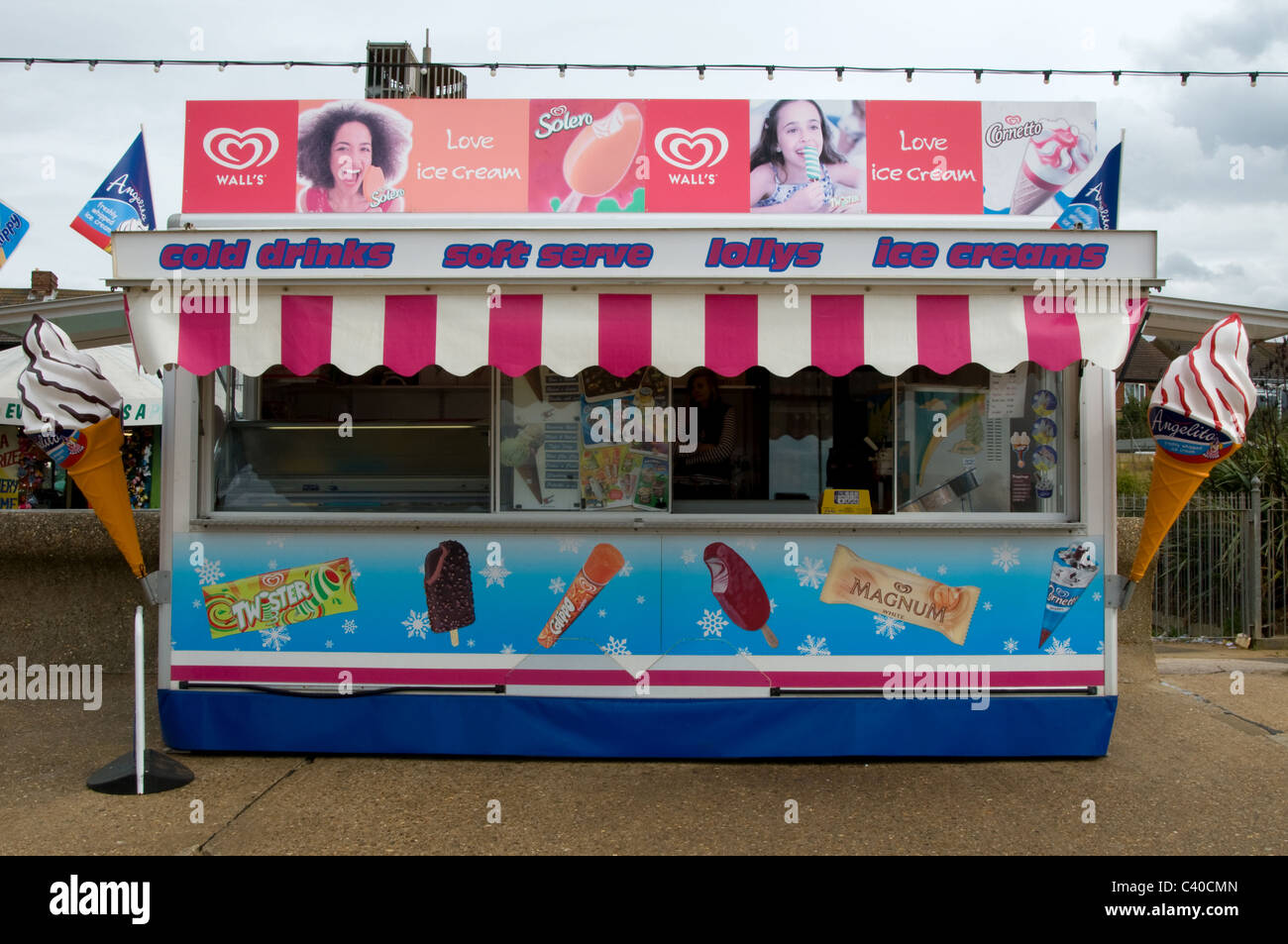 cold drink lolly's ice cream seaside food vendor stall cone sweet