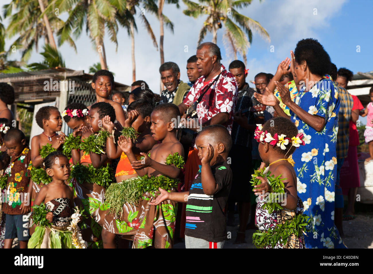Village People welcome Tourists, Makogai, Lomaviti, Fiji Stock Photo