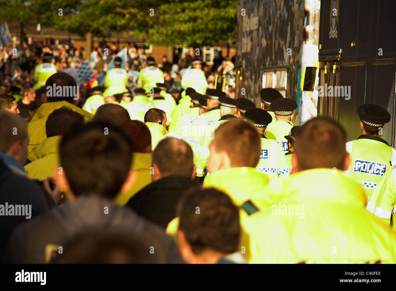 Hi viz yellow jackets hi-res stock photography and images - Alamy