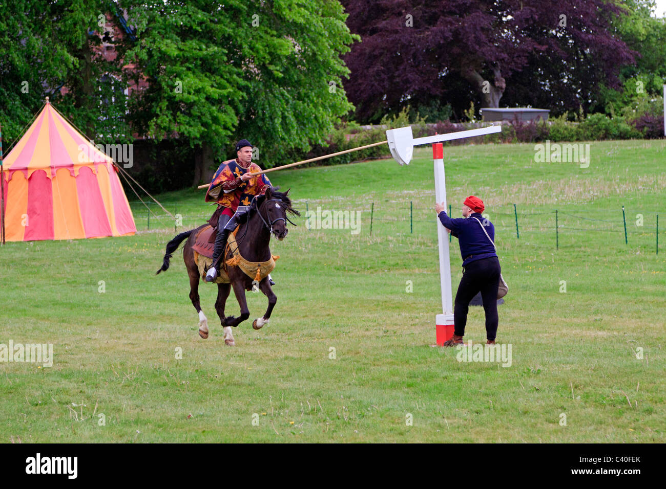 Quintain joust hires stock photography and images Alamy