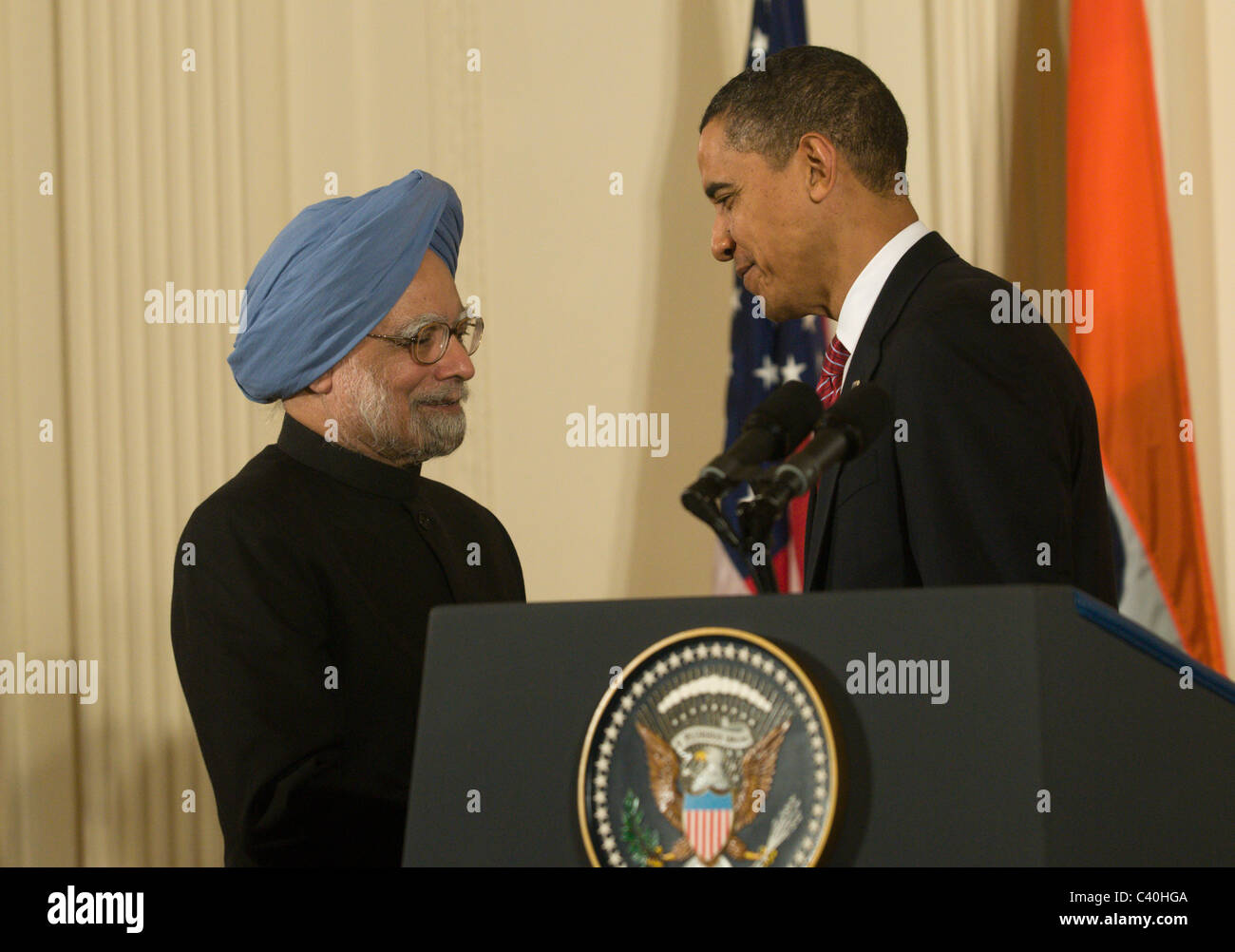 US President Barack Obama and Indian Prime Minister Manmohan Singh take