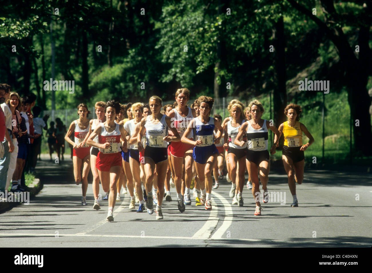 Runners competiting in the 1985 L'egg Mini Marathon Stock Photo Alamy