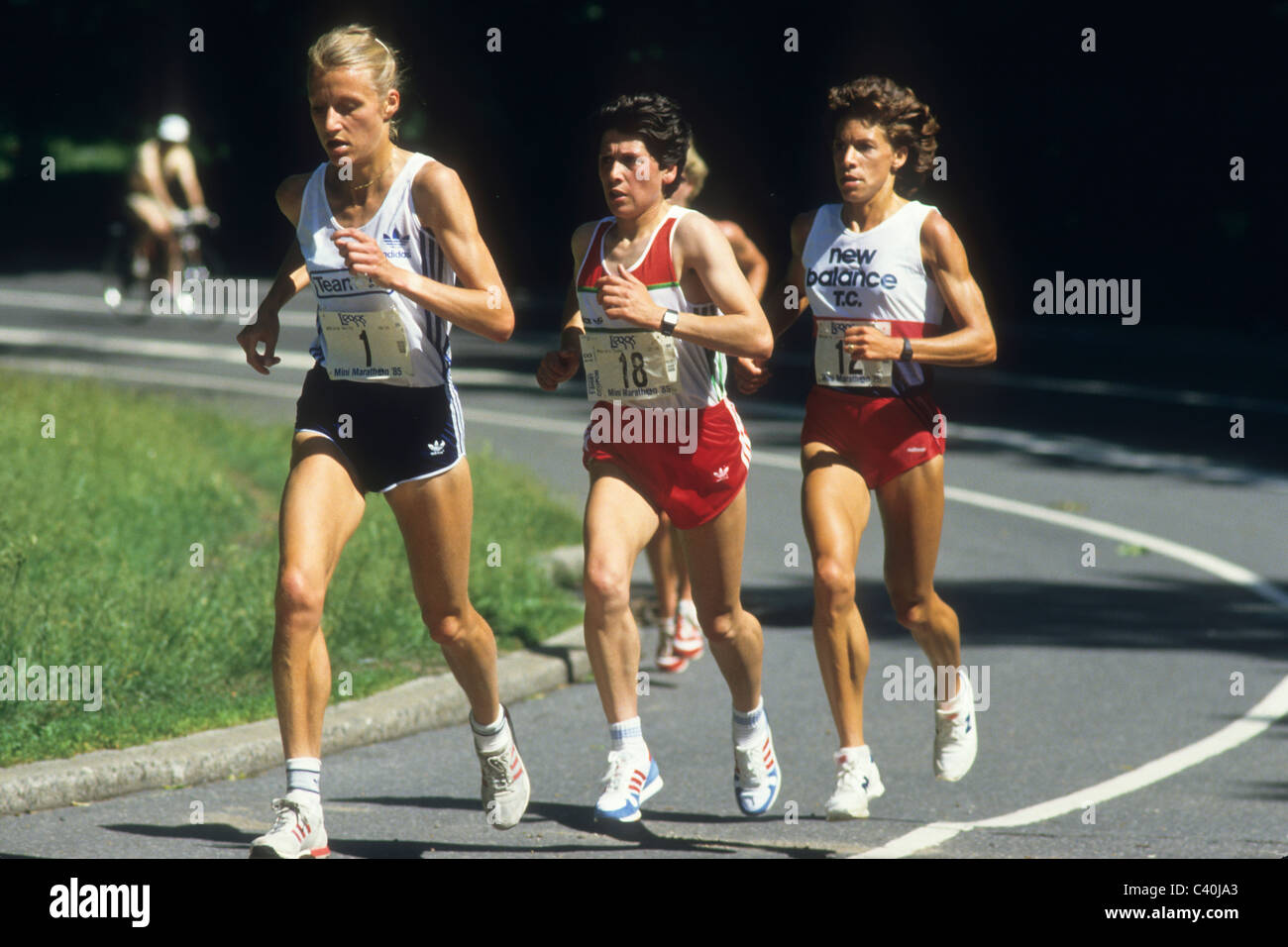 Grete Waitz (NOR) leads in the 1985 L'eggs Mini Marathon. Stock Photo
