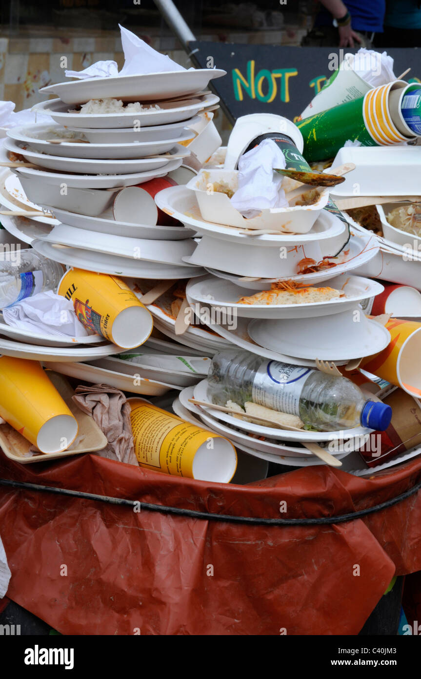 Dirty paper plates hires stock photography and images Alamy