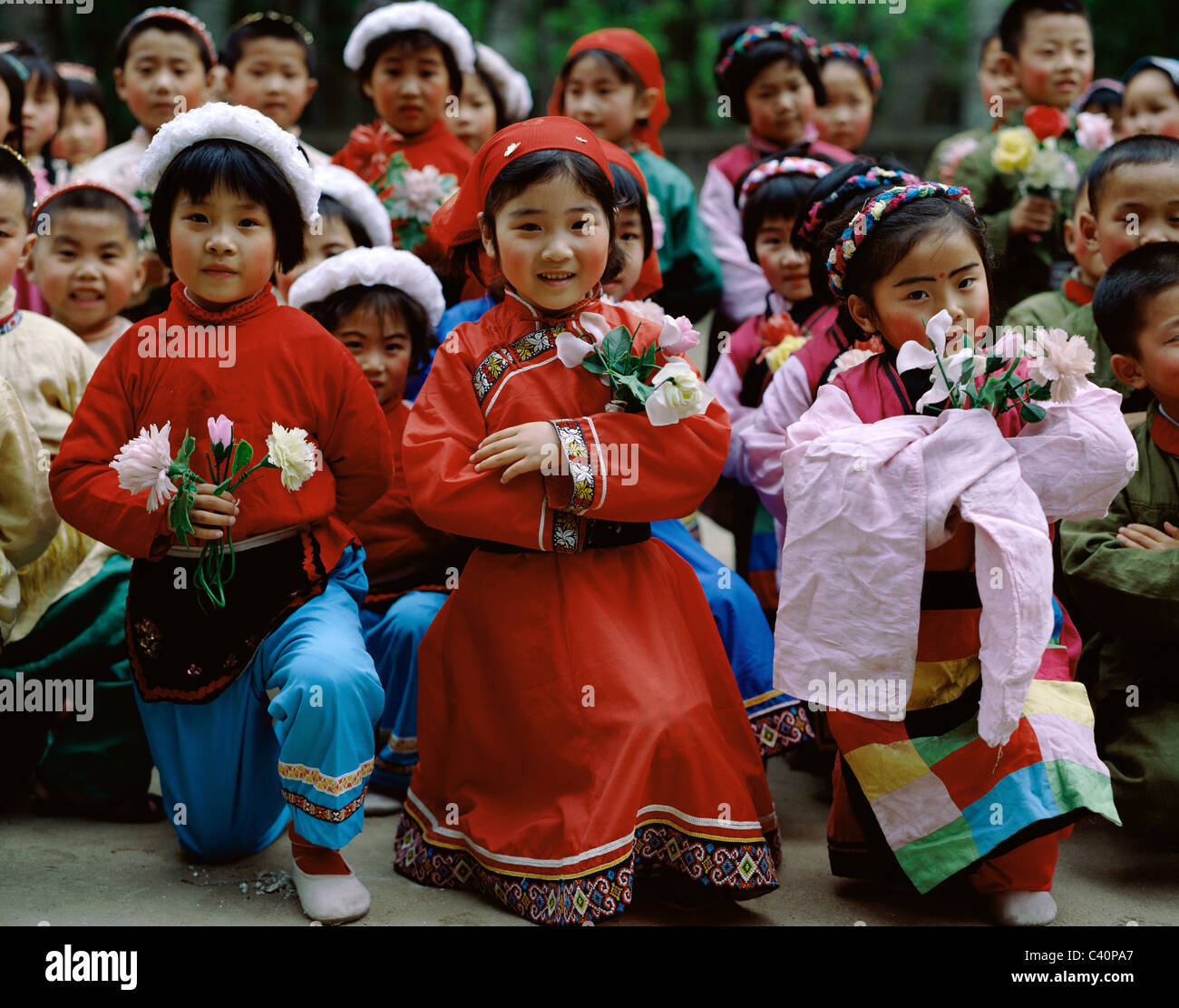Asia, Asian, Children, China, Chinese, Flowers, Group, Holiday, Kneeling,  Landmark, Outdoors, People, Presentation, Tourism, Tra Stock Photo - Alamy, image size:1300x1111