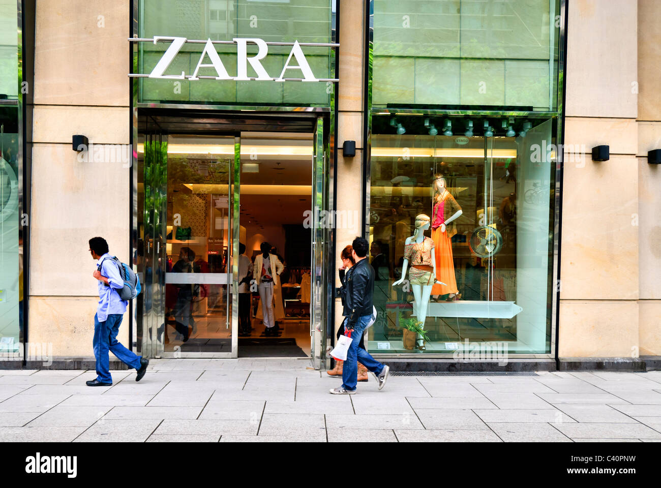 Zara store in Frankfurt town center, Germany Stock Photo - Alamy