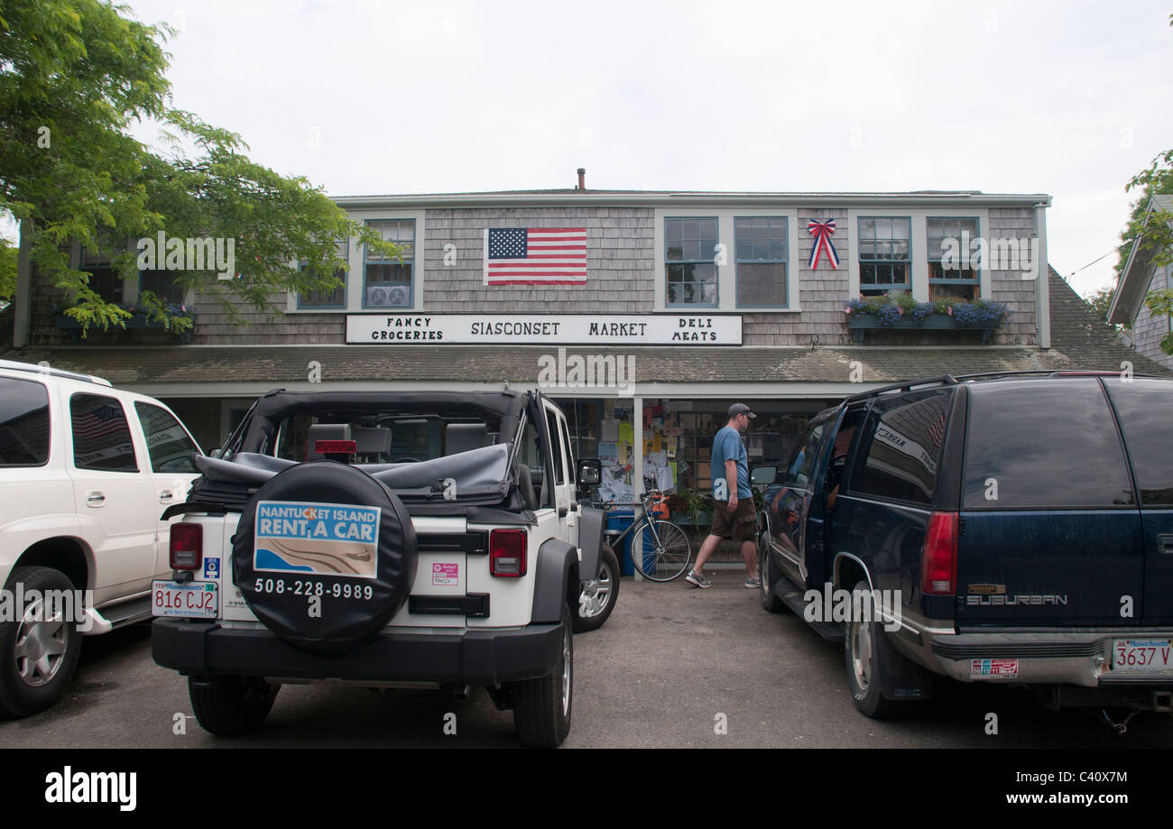 Cars parked in front of the Siasconset market in Nantucket Island Stock