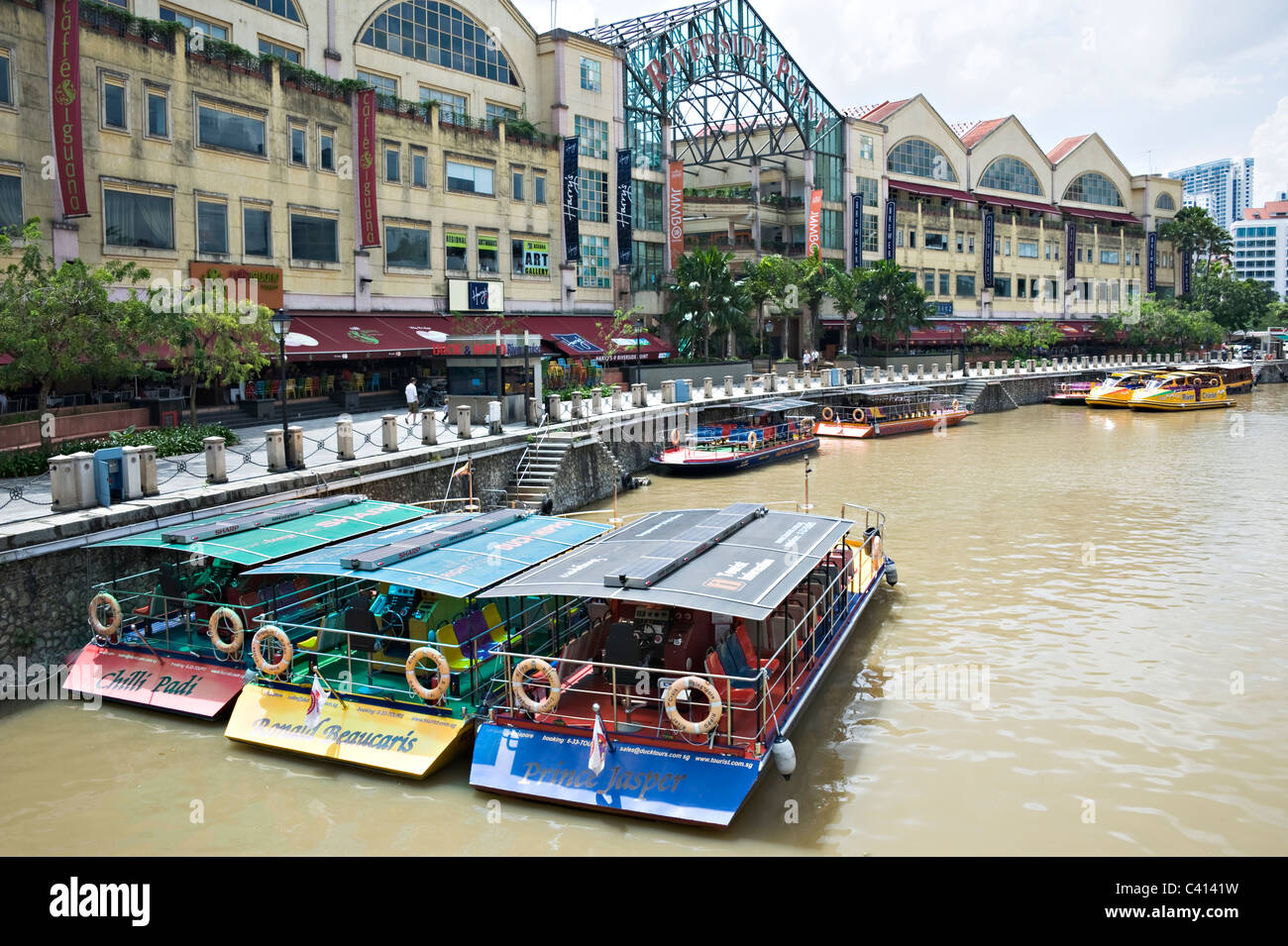 Brewerkz Brewery and Restaurant at Riverside Point near Clarke Quay with River Taxis on Singapore River Republic of Singapore Stock Photo
